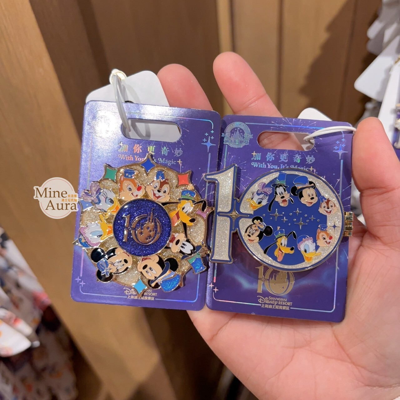 10歲生日慶典 奇妙同慶系列 米奇 Mickey 與好友們 翻蓋設計 簽名 徽章 PIN -上海迪士尼樂園
