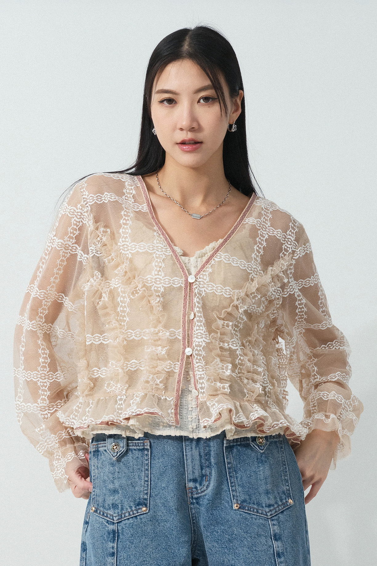 繡花格網紗開胸上衣 (預購產品）