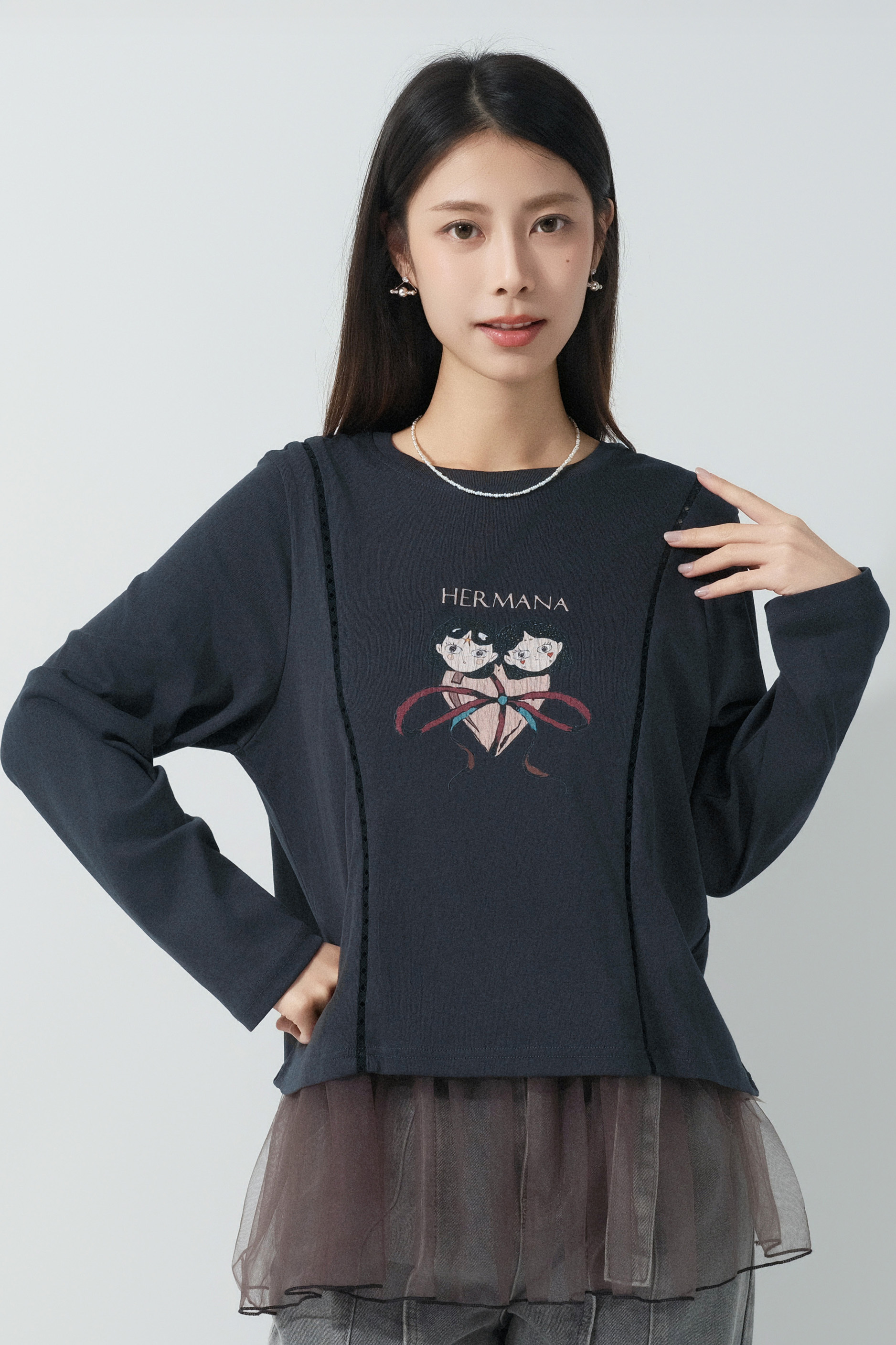 卡通姊妹頭通花邊tee  (預購產品）