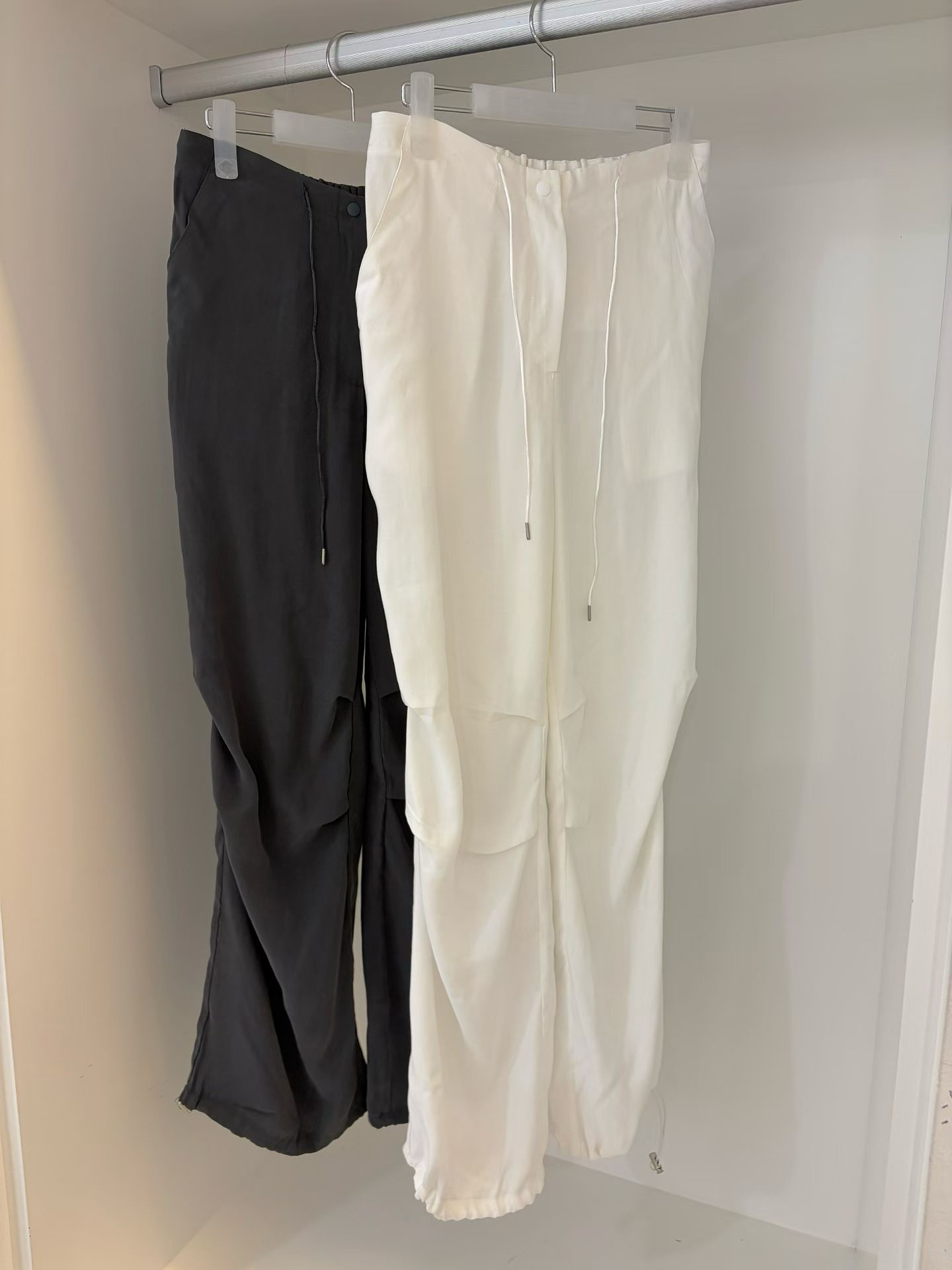 F03-率性抽繩堆堆褲(白/灰)