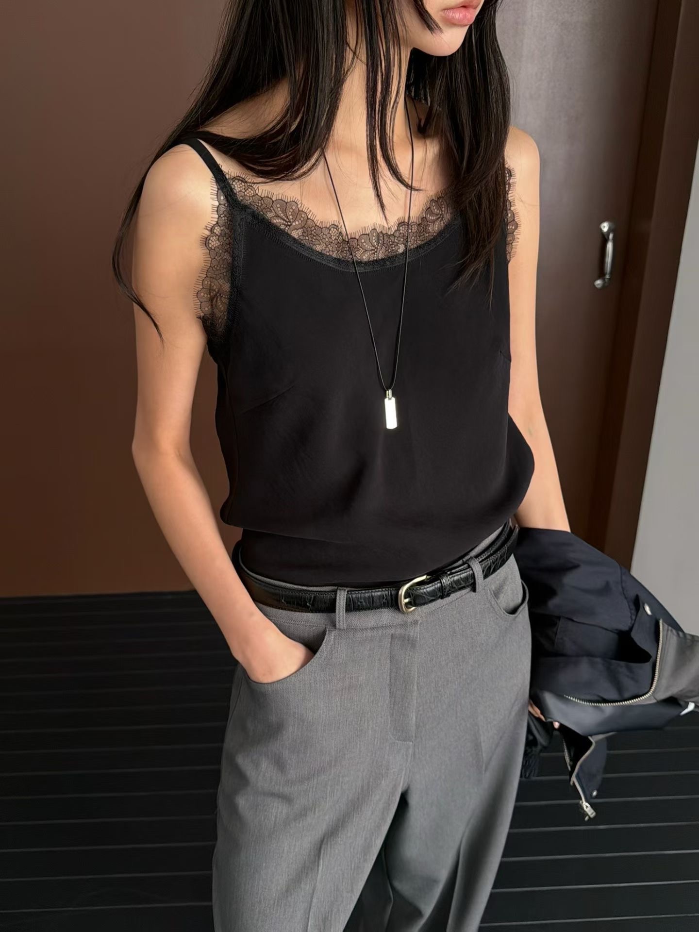 F05-睫毛蕾絲可調節細肩背心(3色)