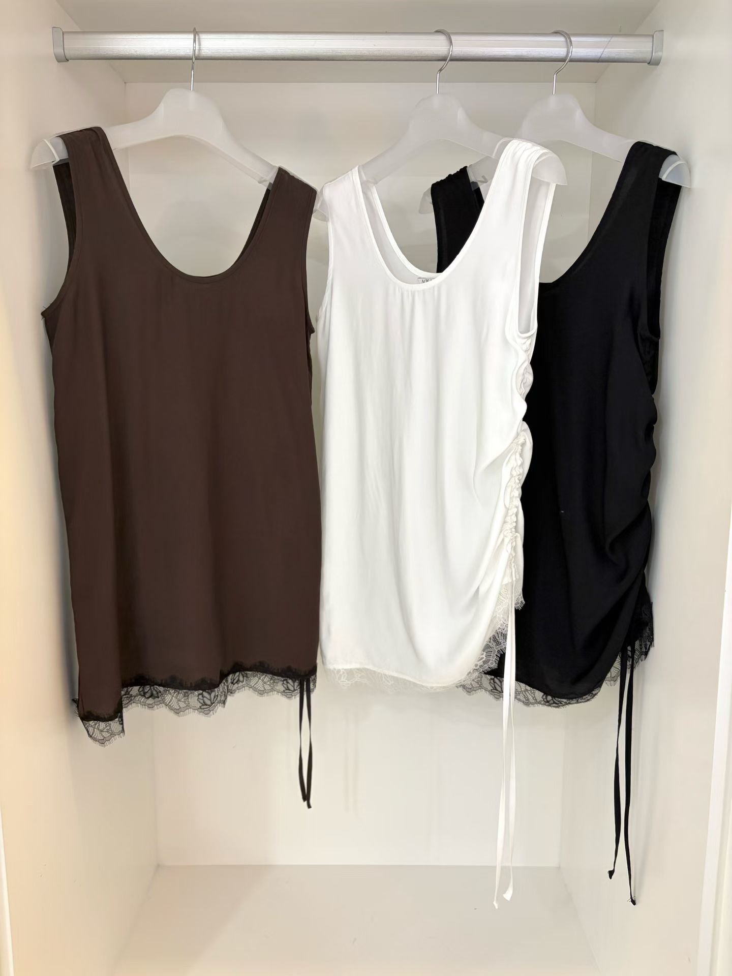 F10-側抓皺拼蕾絲背心(3色)