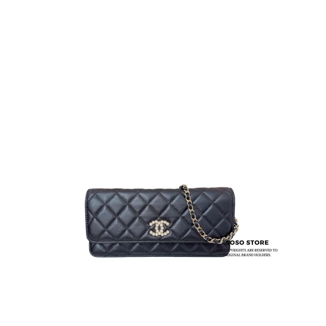 Chanel Pre-Owned Matelassé WOC - Black / GHW