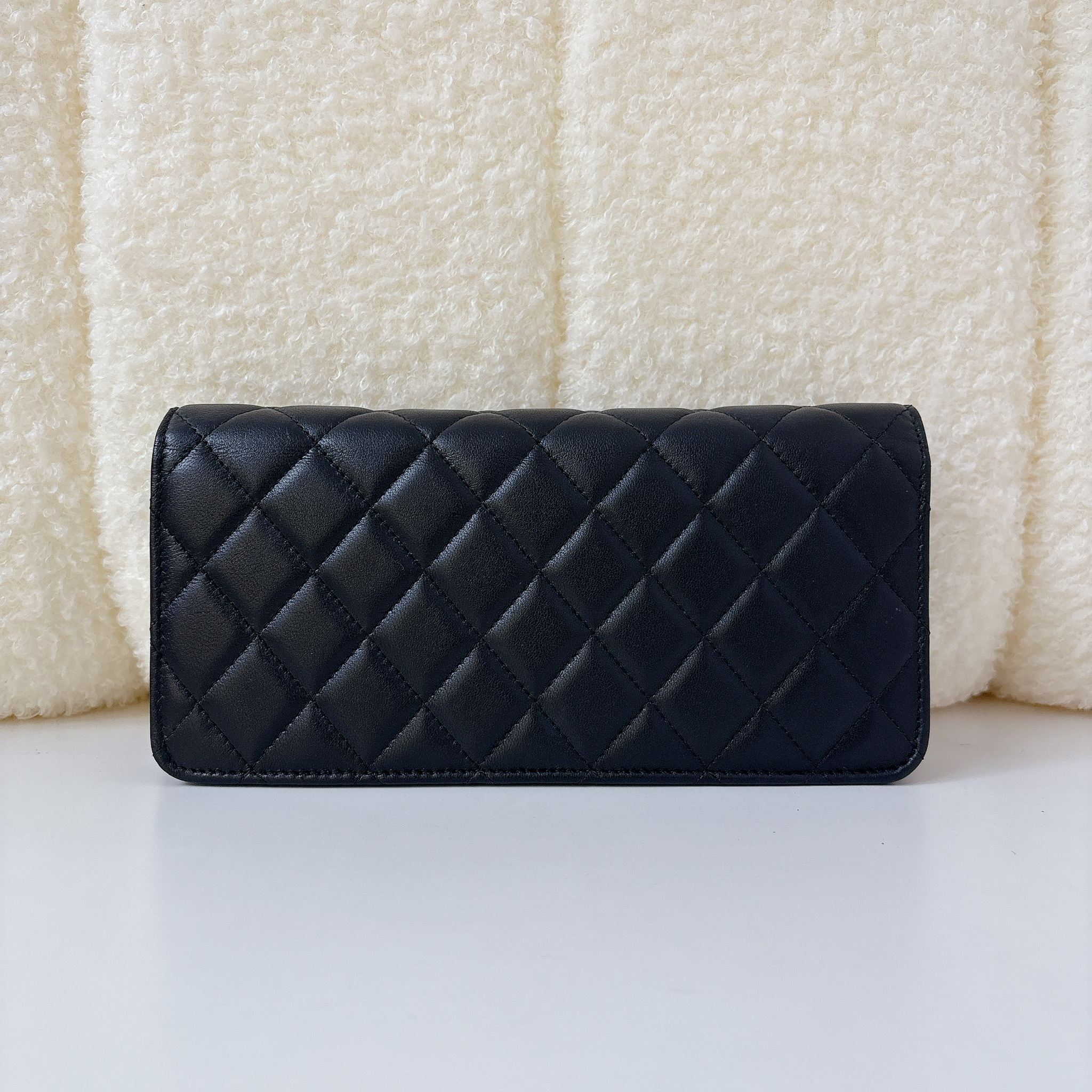 Chanel Pre-Owned Matelassé WOC - Black / GHW