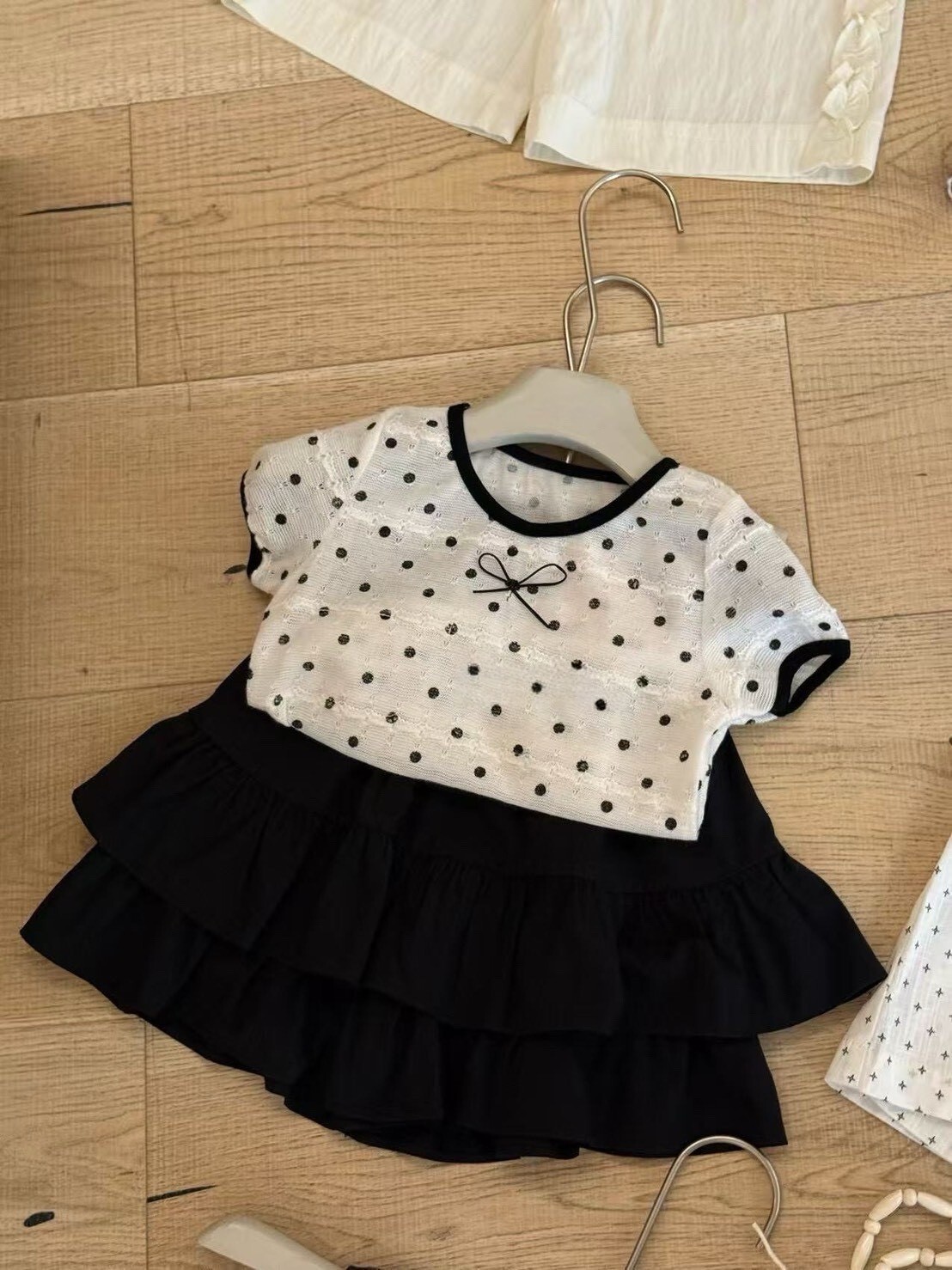 今天有點優雅點點上衣