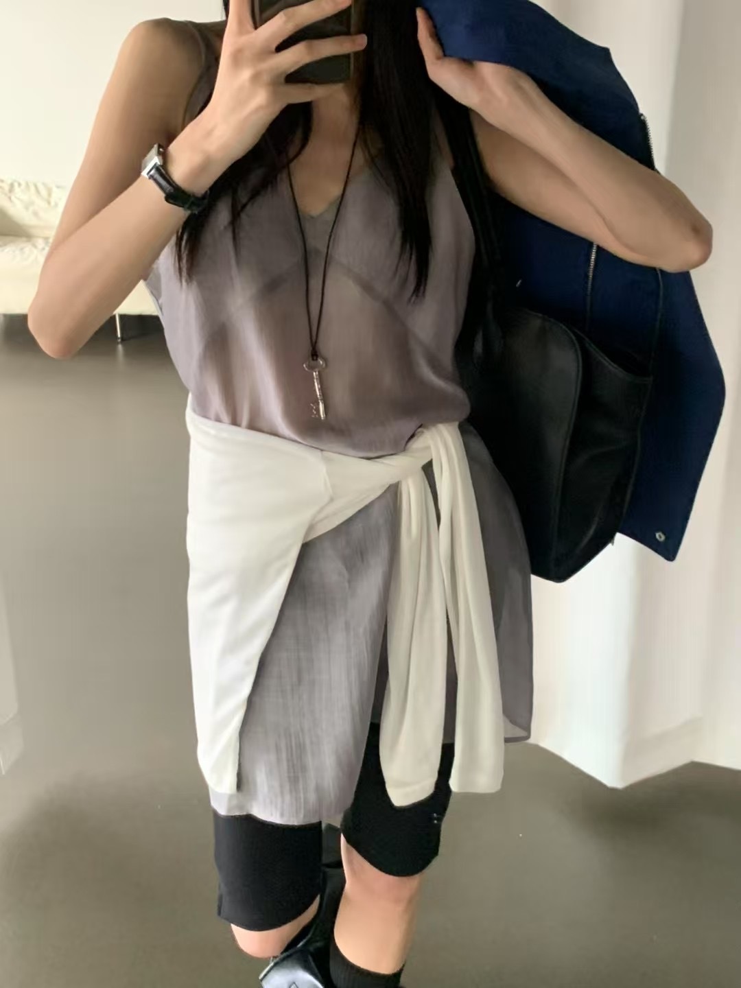 E06-透紗層次穿搭背心(白/灰)