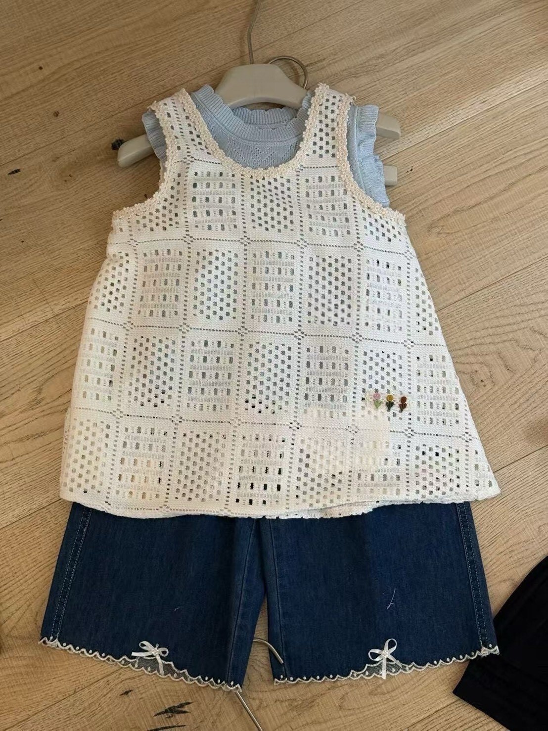 小花偷偷開會背心