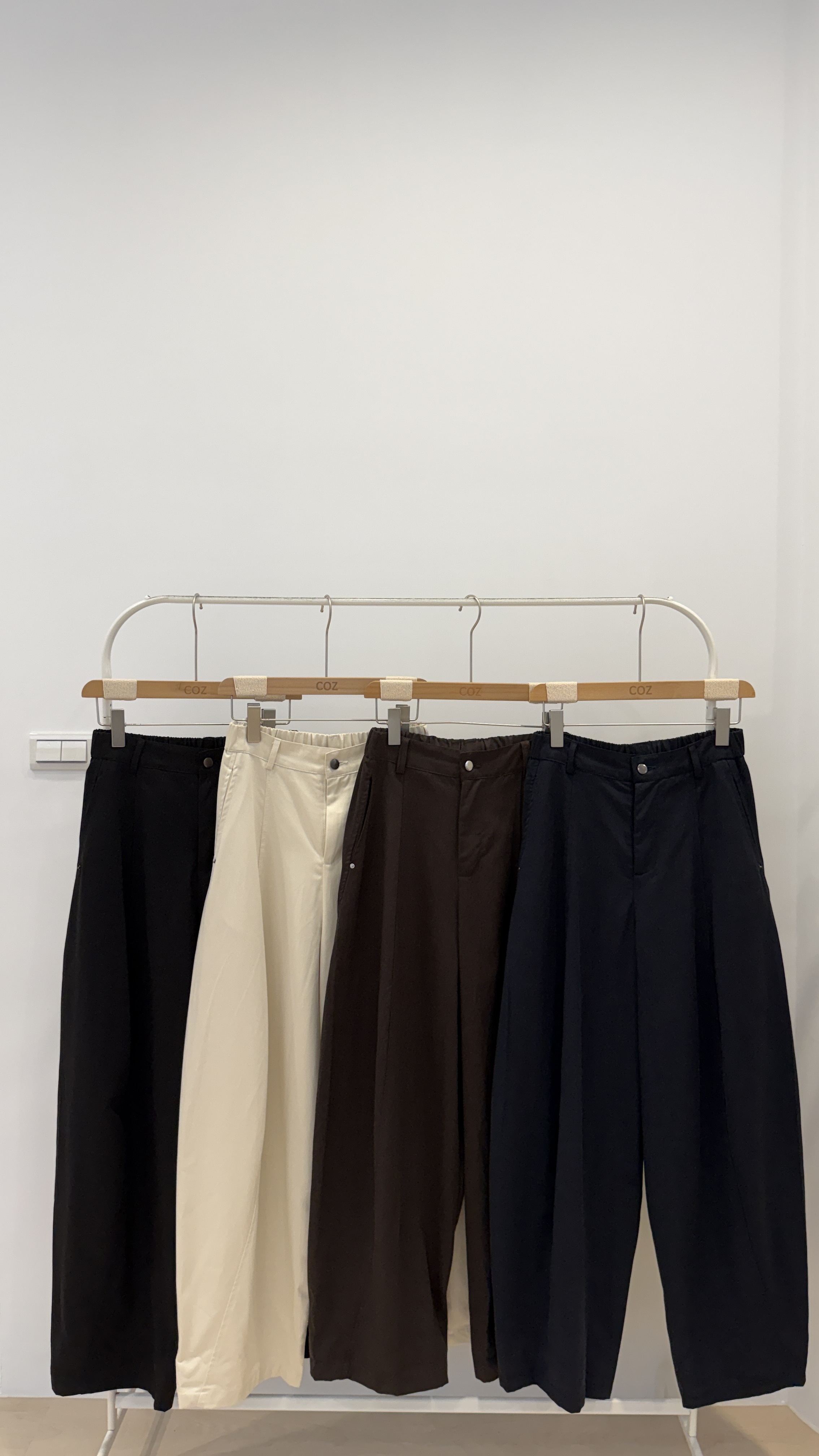 (熱賣回歸) 任何身型穿都好看的106cm挺版西料繭型彎刀褲 F size _72313