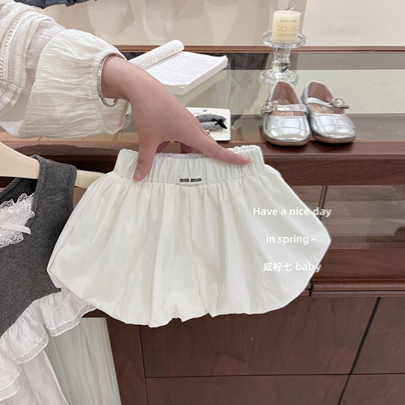 灰色miumiu感背心/白花苞褲