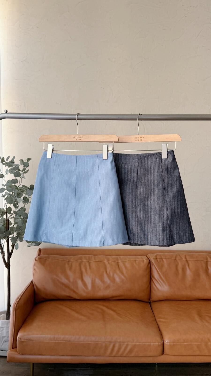 KR526 暗紋顯瘦牛仔色微A裙-2色