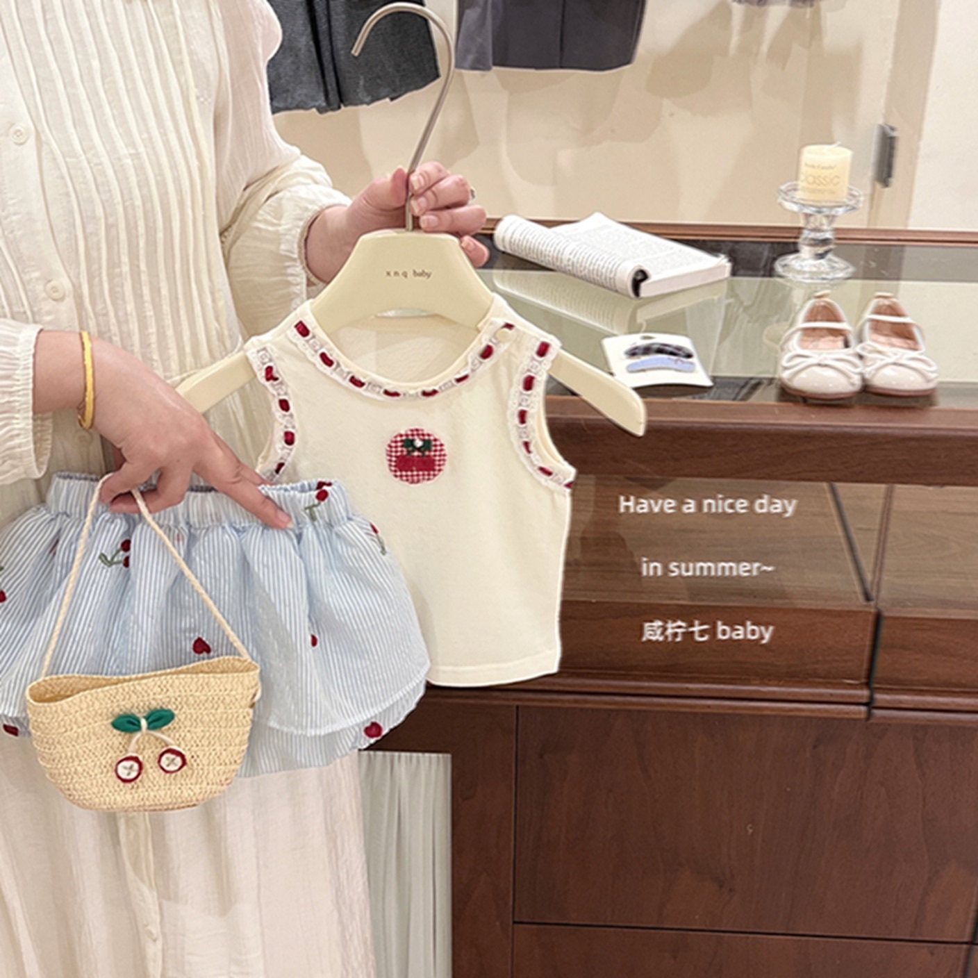 櫻桃背心+刺繡愛心花苞褲