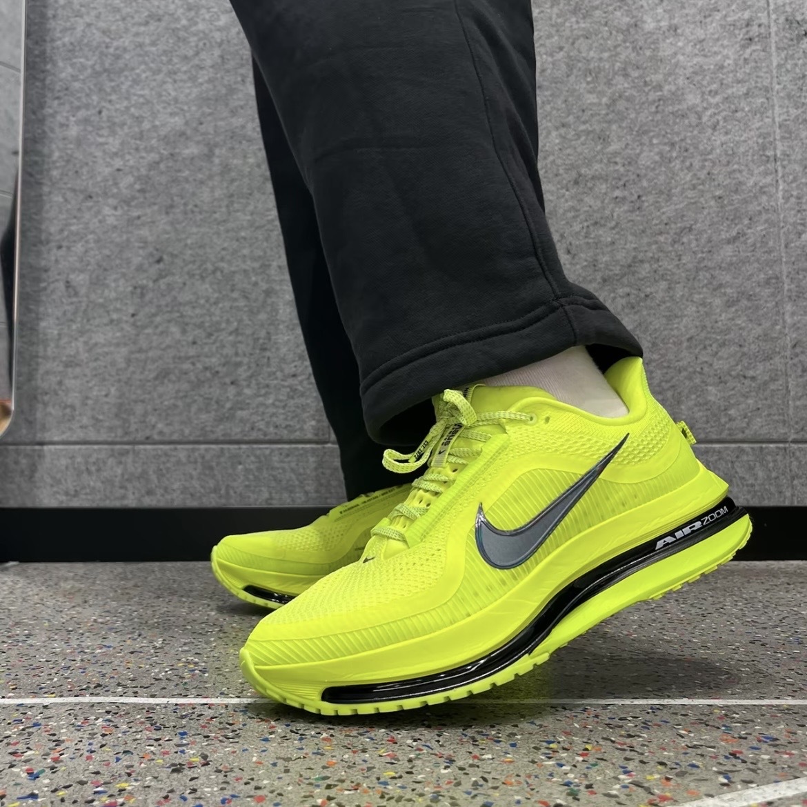 NIKE PEGASUS PERMIUM 螢光綠 緩震 運動休閒 透氣 男鞋HQ2592-700