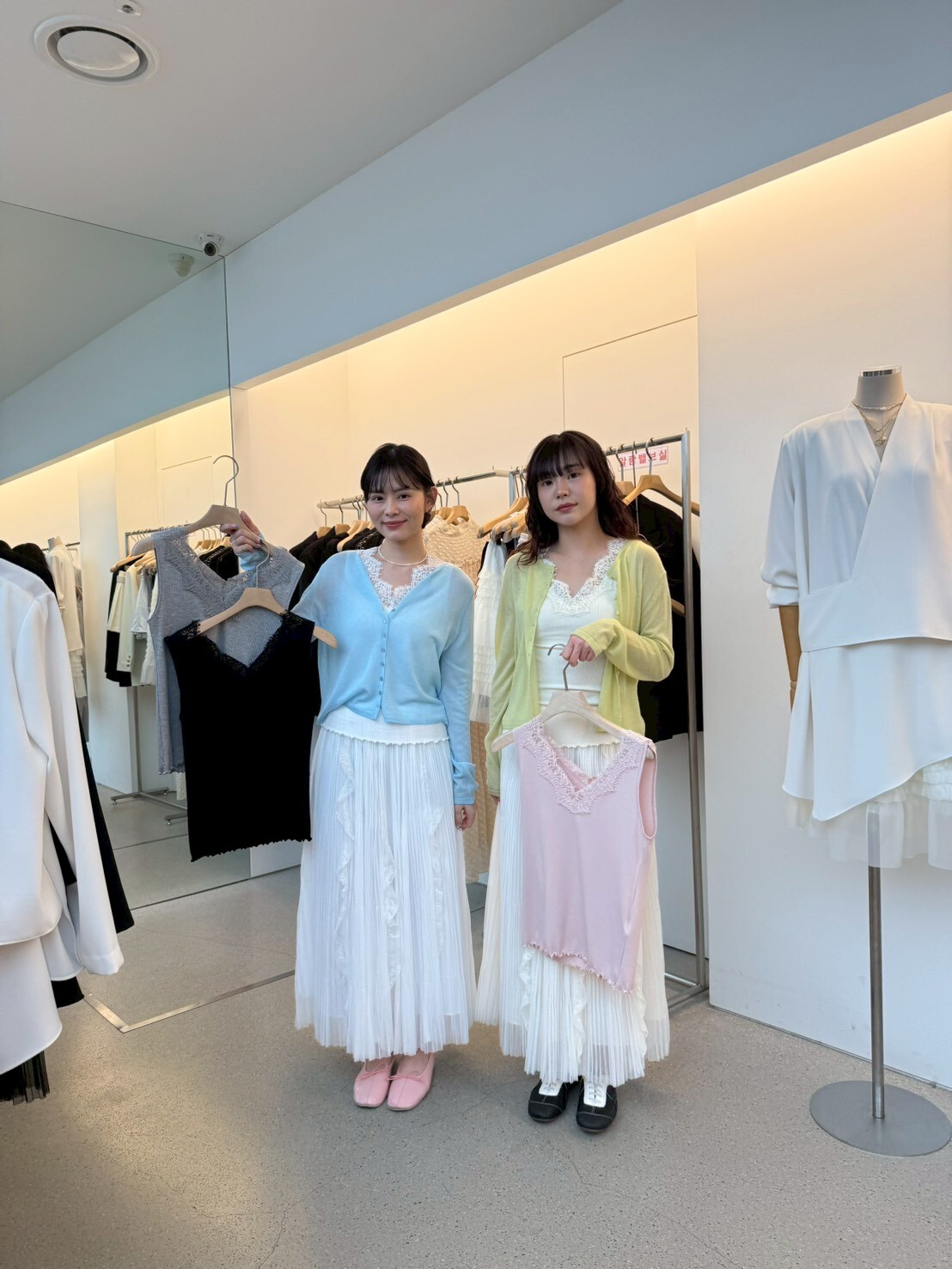 JU6030 法式大蕾絲坑紋背心