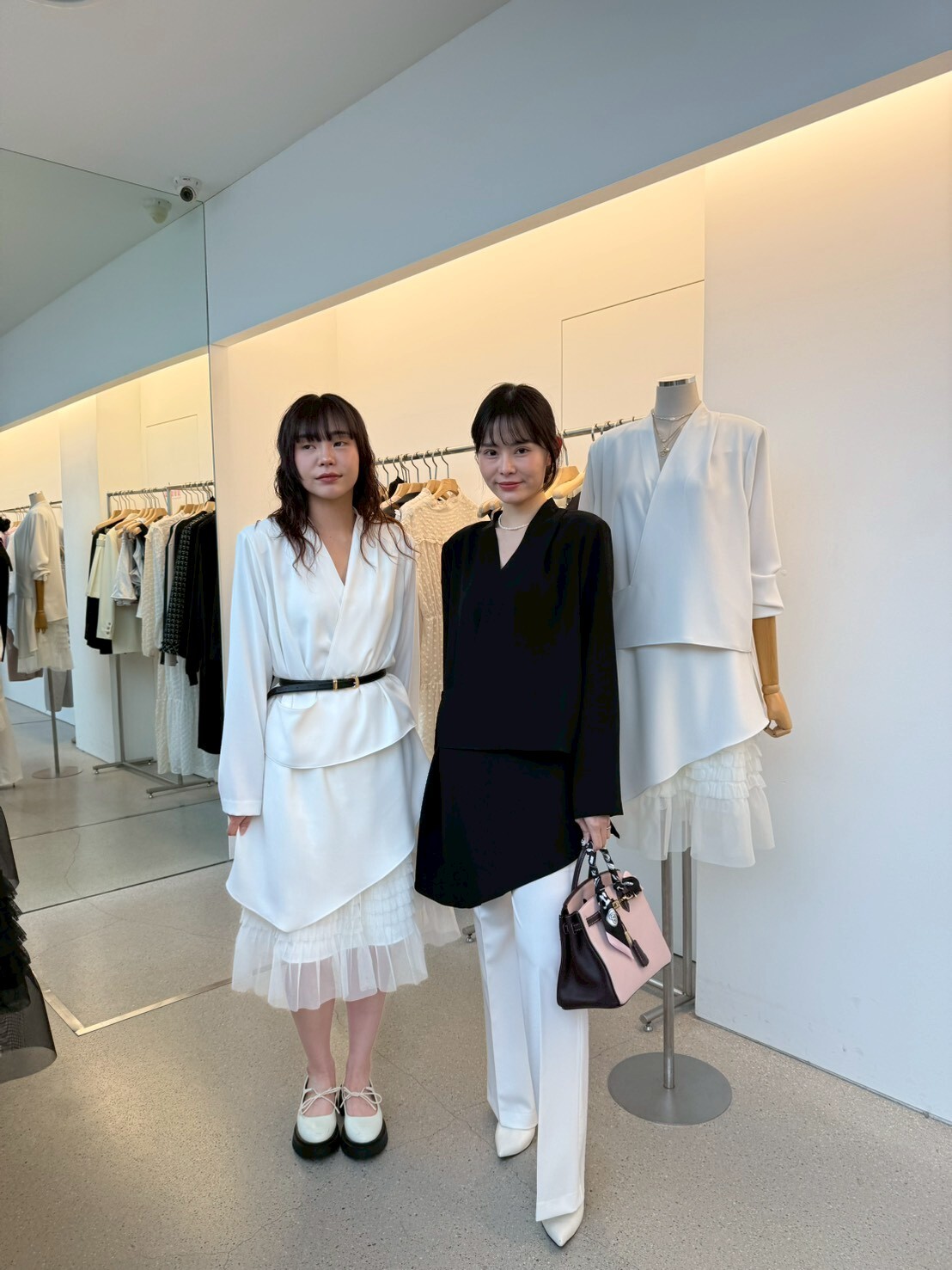 JU6003 不對稱包裹式鍛面剪裁上衣