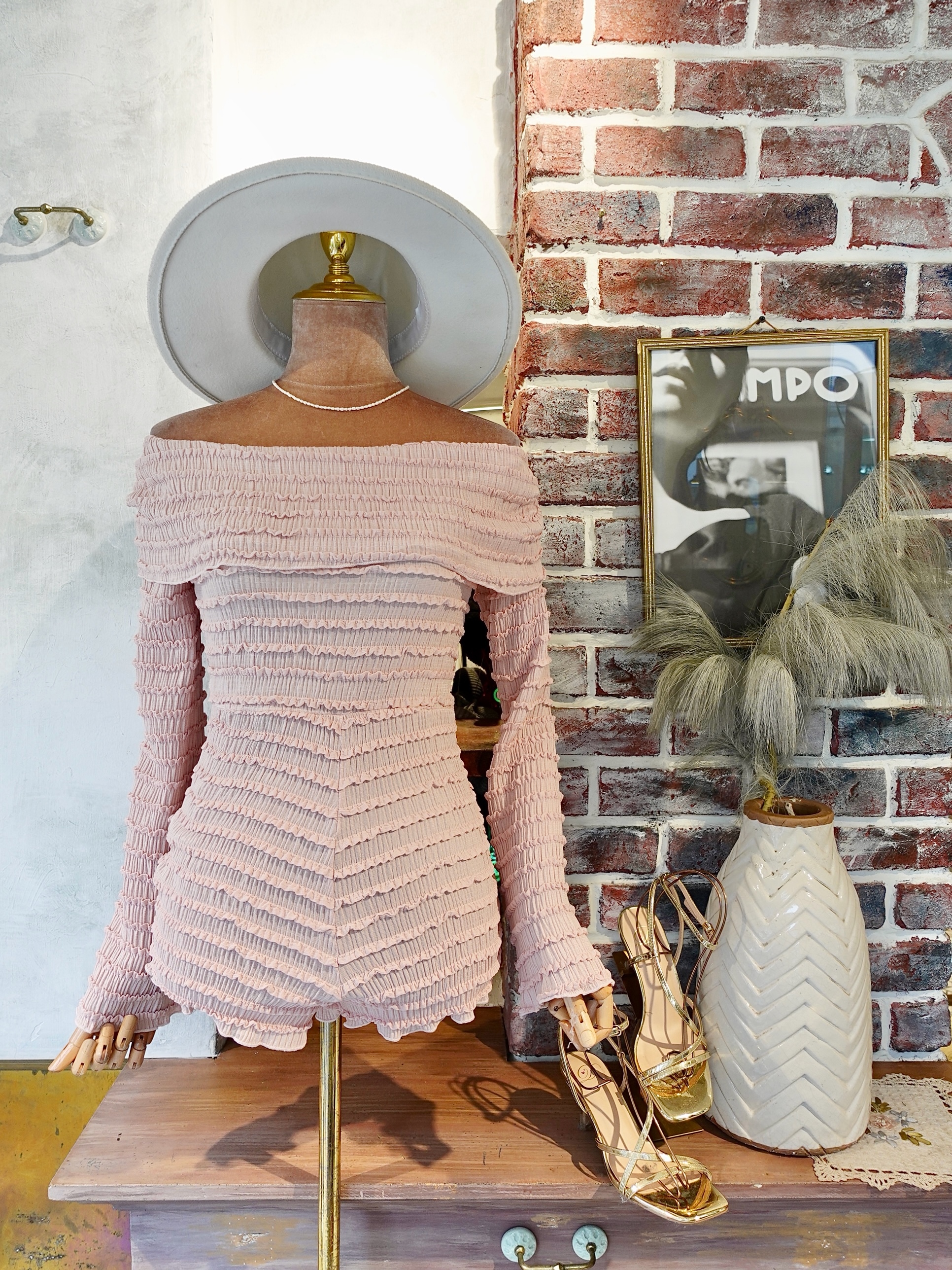 Blush Pink粉紅色露肩翻領紋理連身短褲Romper