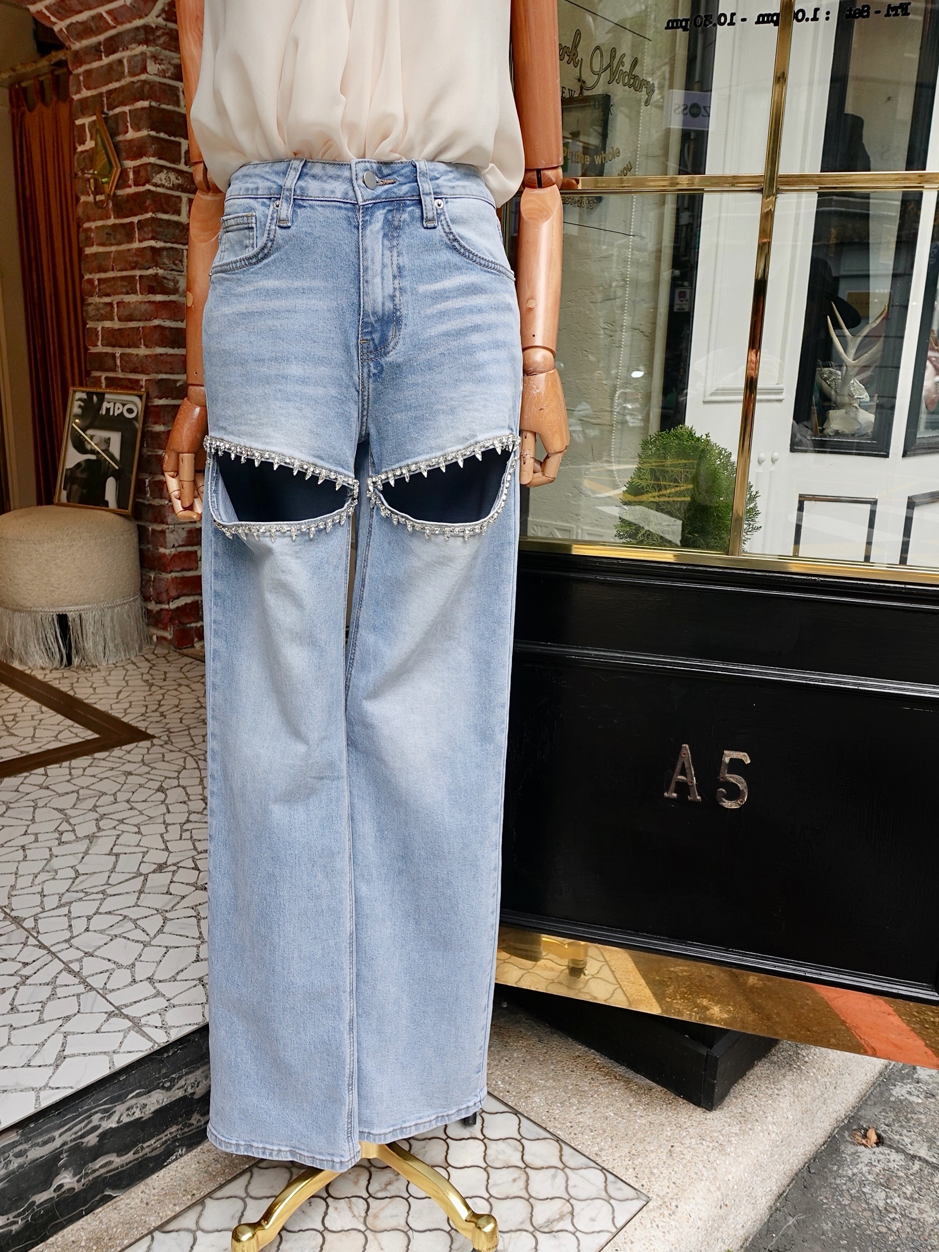 Blue Glam淺藍色開洞水鑽飾邊牛仔褲