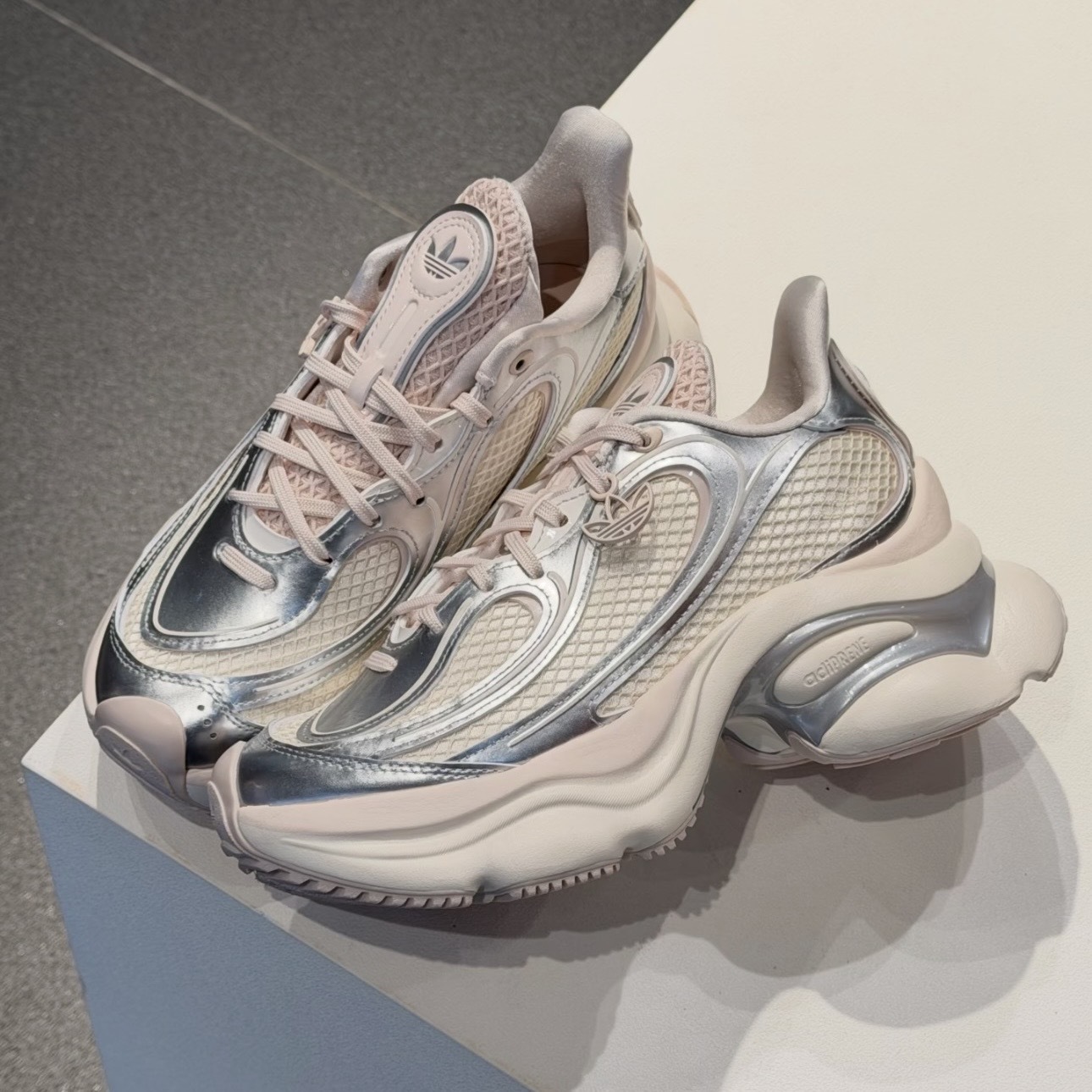 ADIDAS ORIGINALS OZVENUZ 櫻花粉 金屬銀 老爹鞋 女鞋 KK4674