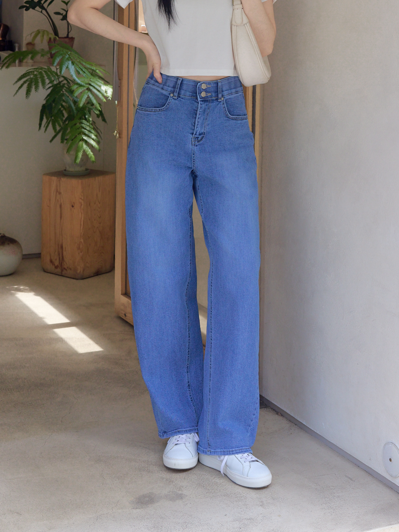 高腰雙釦顯瘦小彎刀牛仔褲