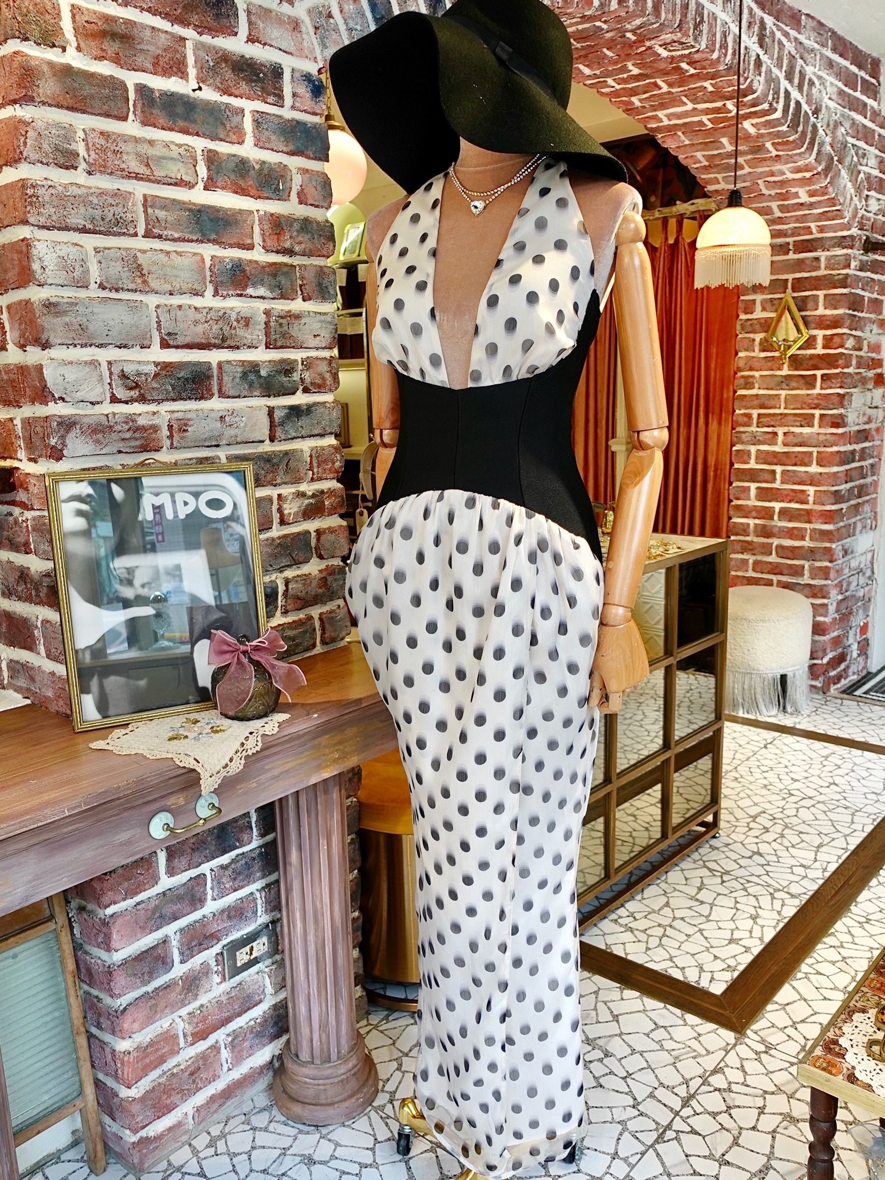 Cream Black奶油黑色點點印花深V領繞脖露背Dress