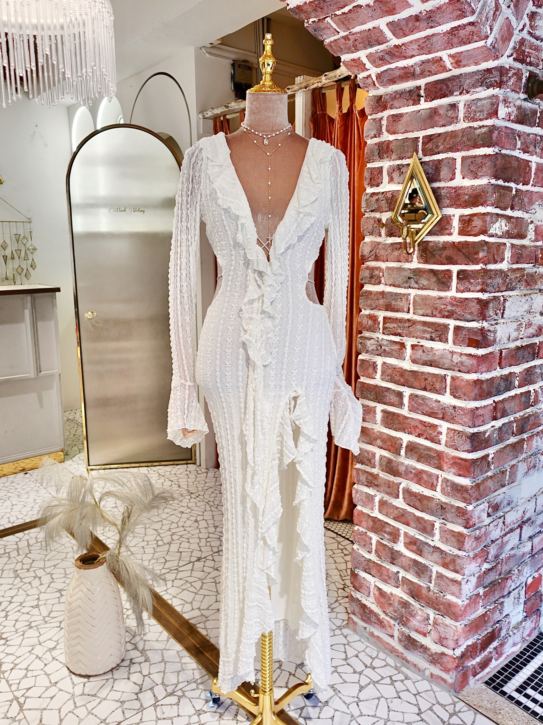 Ivory米白色 深V領網紗蕾絲荷葉飾邊Dress