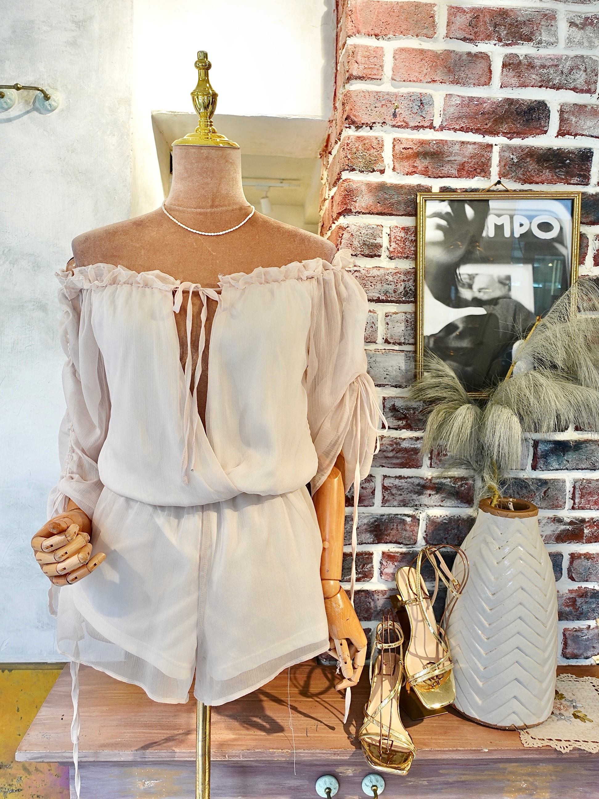 Creams奶油白色深V領綁帶荷葉飾邊雪紡紗連身短褲Romper