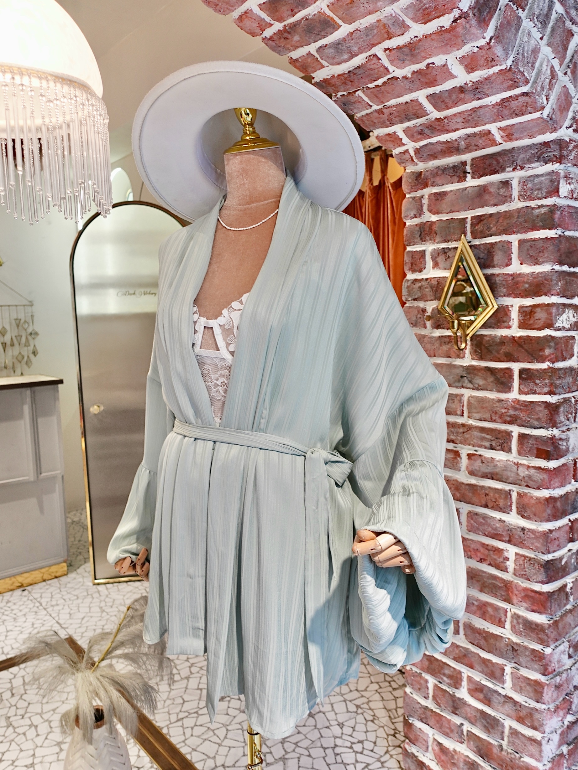 Sage鼠尾草淺綠色澎袖罩衫+ 短褲套裝