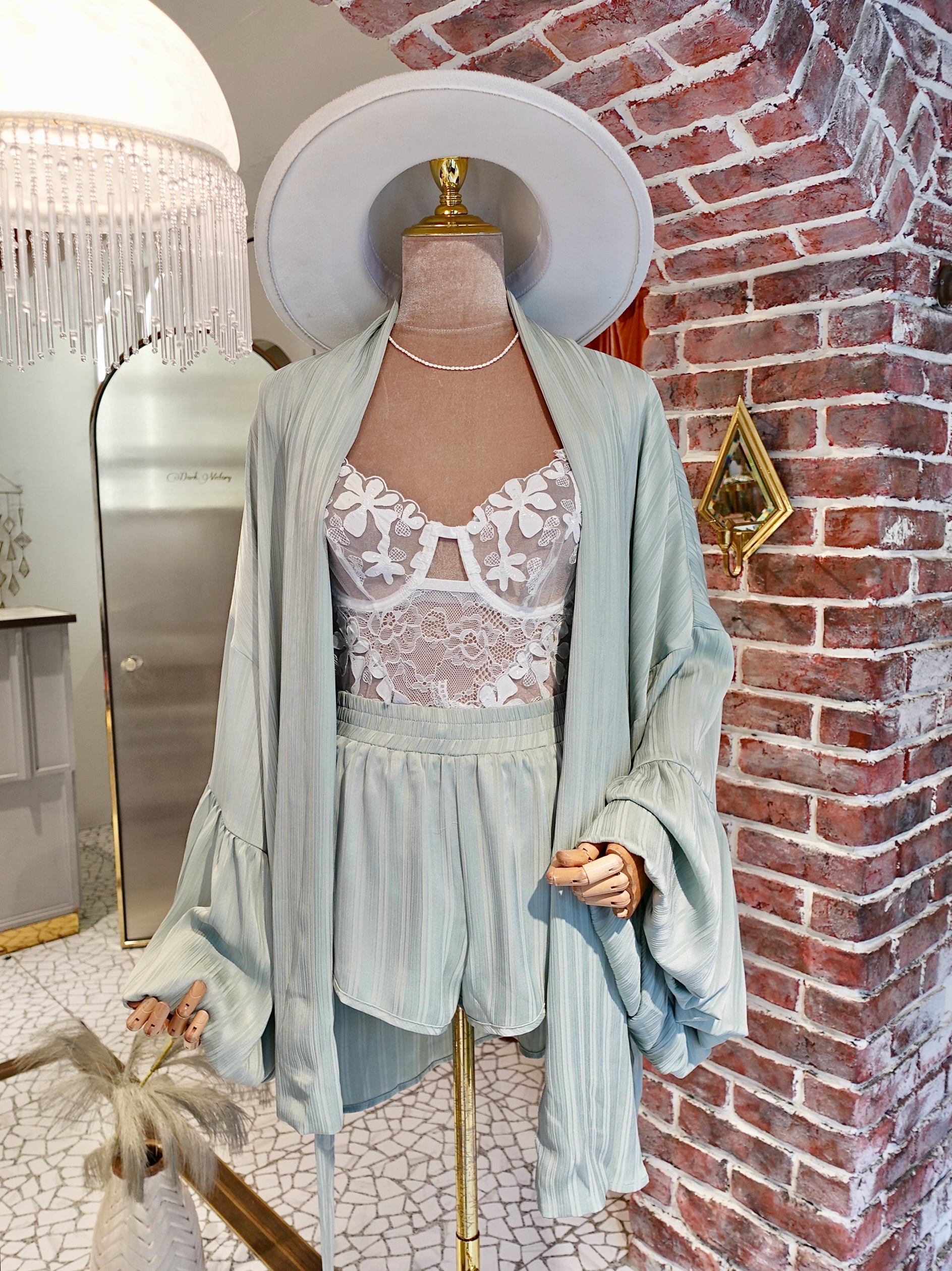 Sage鼠尾草淺綠色澎袖罩衫+ 短褲套裝