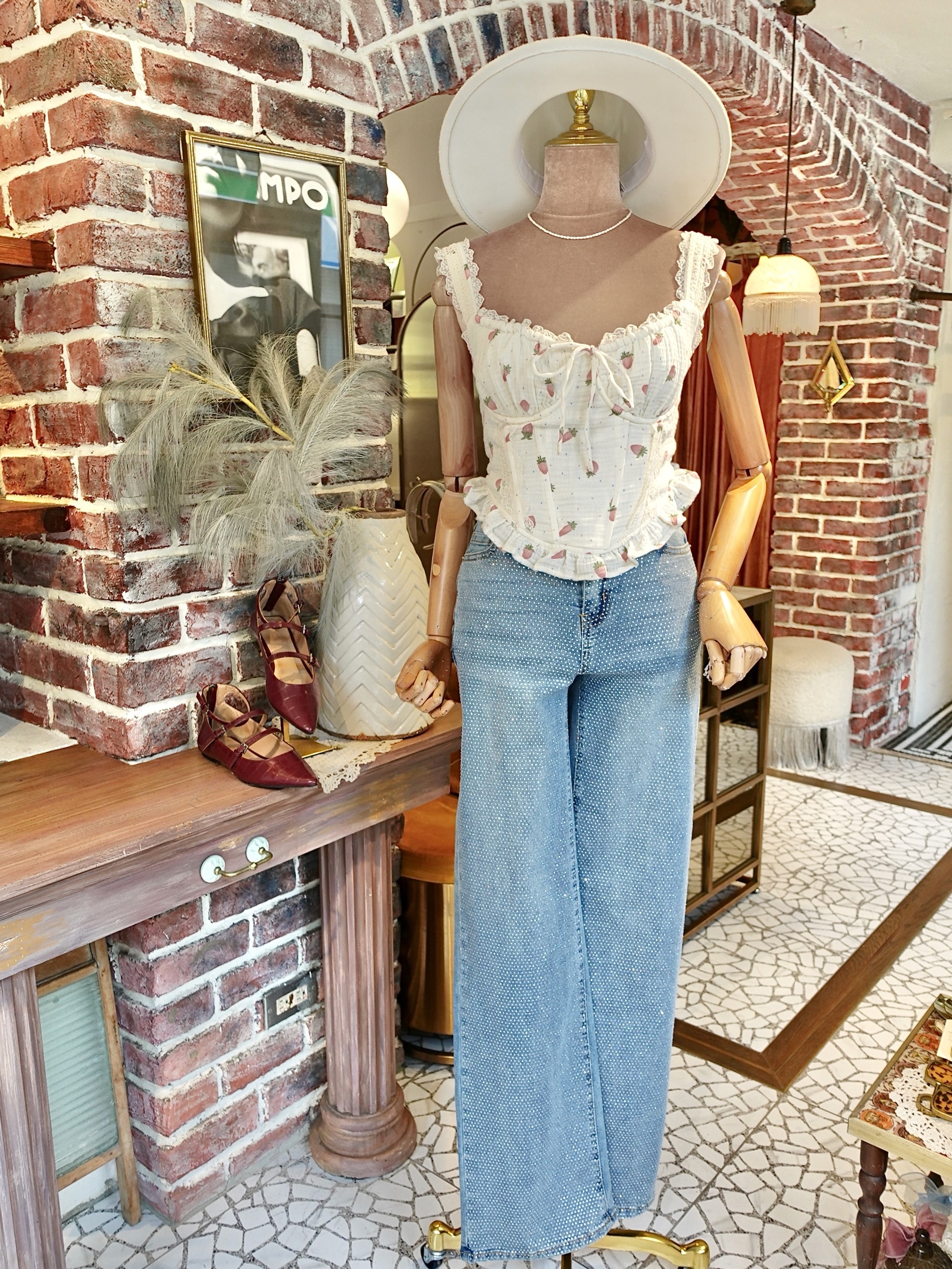 Light Blue淺色丹寧燙鑽直筒牛仔褲