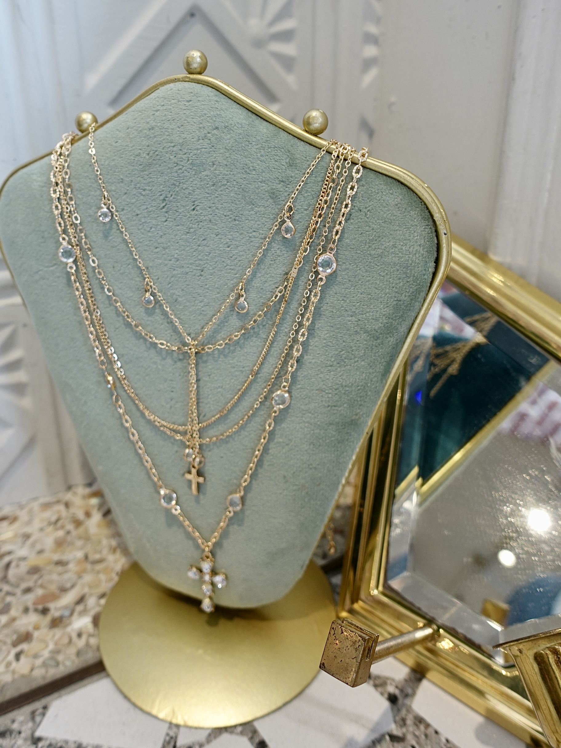 Lux Gold金色多層次水鑽十字架項鍊