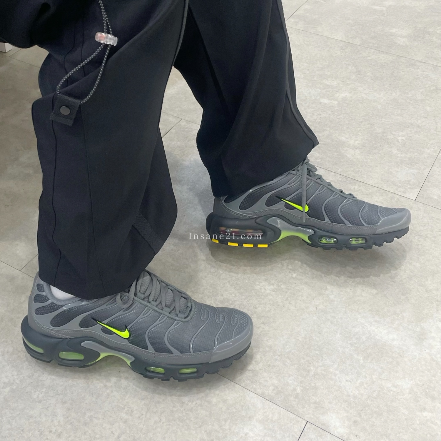 NIKE AIR MAX PLUS 灰螢光綠 漸層 復古 氣墊 "SMOKE GREY VOLT" 男鞋 DM0032-026
