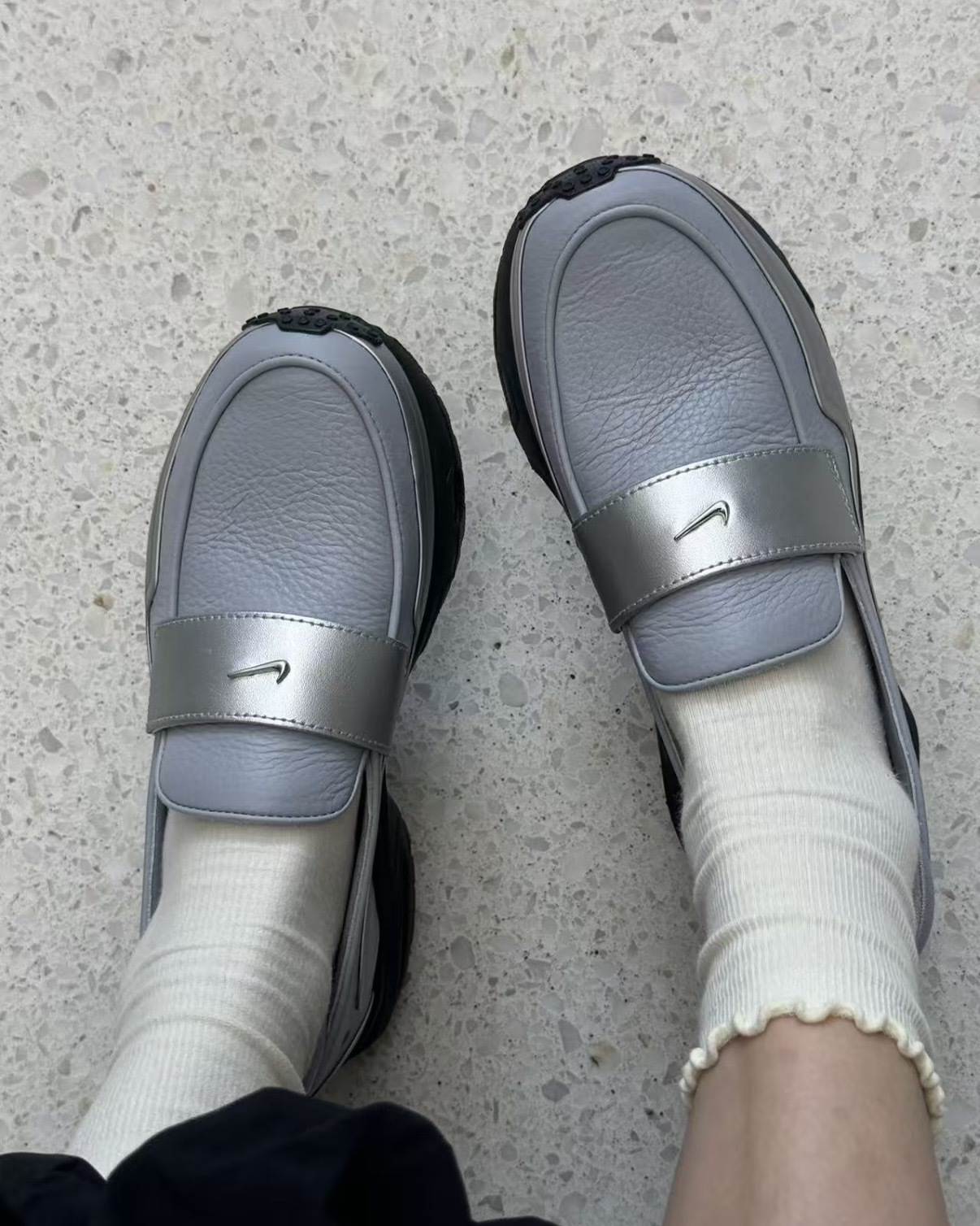 NIKE AIR MAX PHENOMENA 樂福鞋 灰銀 銀黑 金屬銀 金屬小勾 女鞋 IV4690-099 / 預購