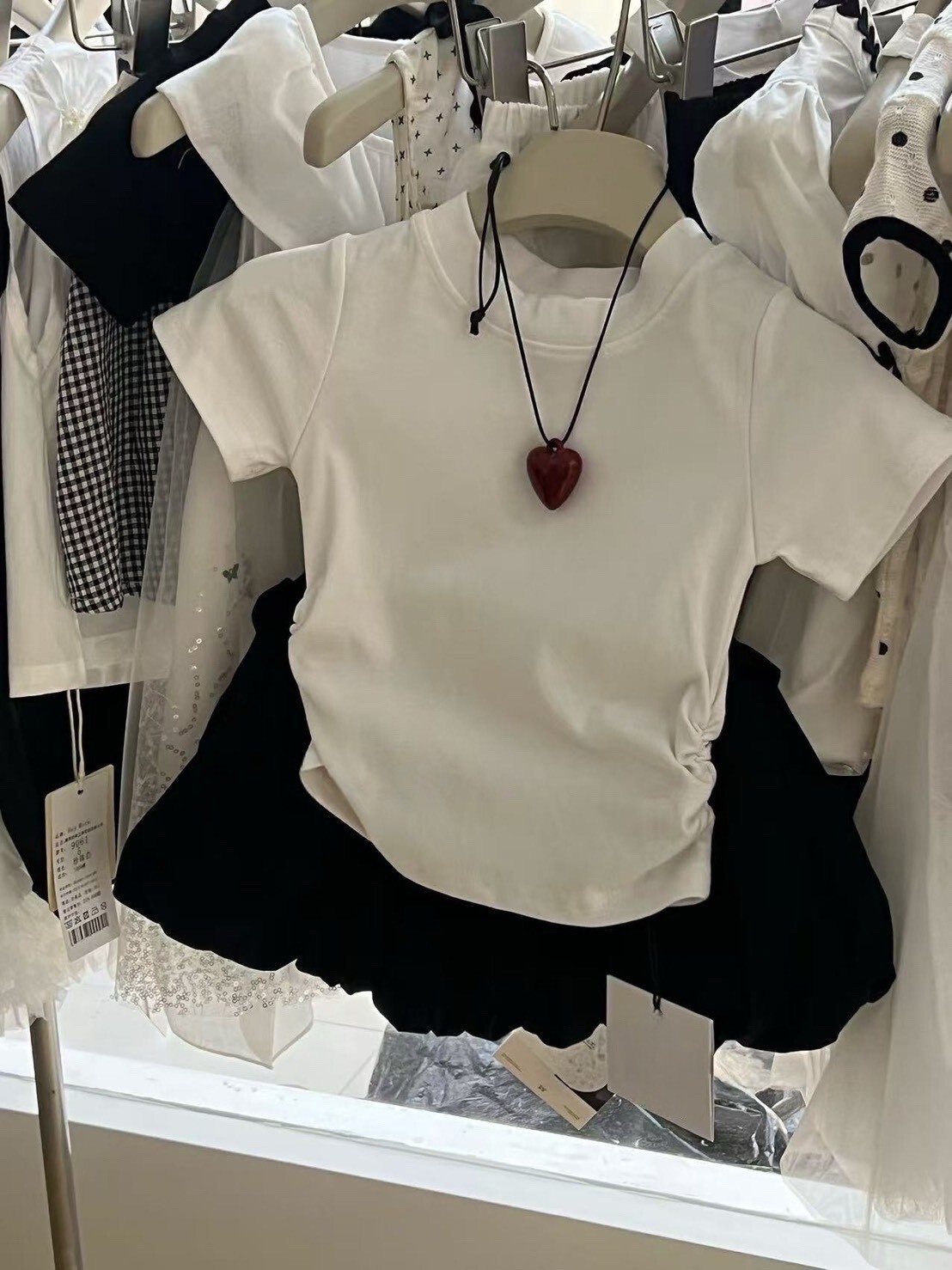 衣櫃裡永遠少一件素T