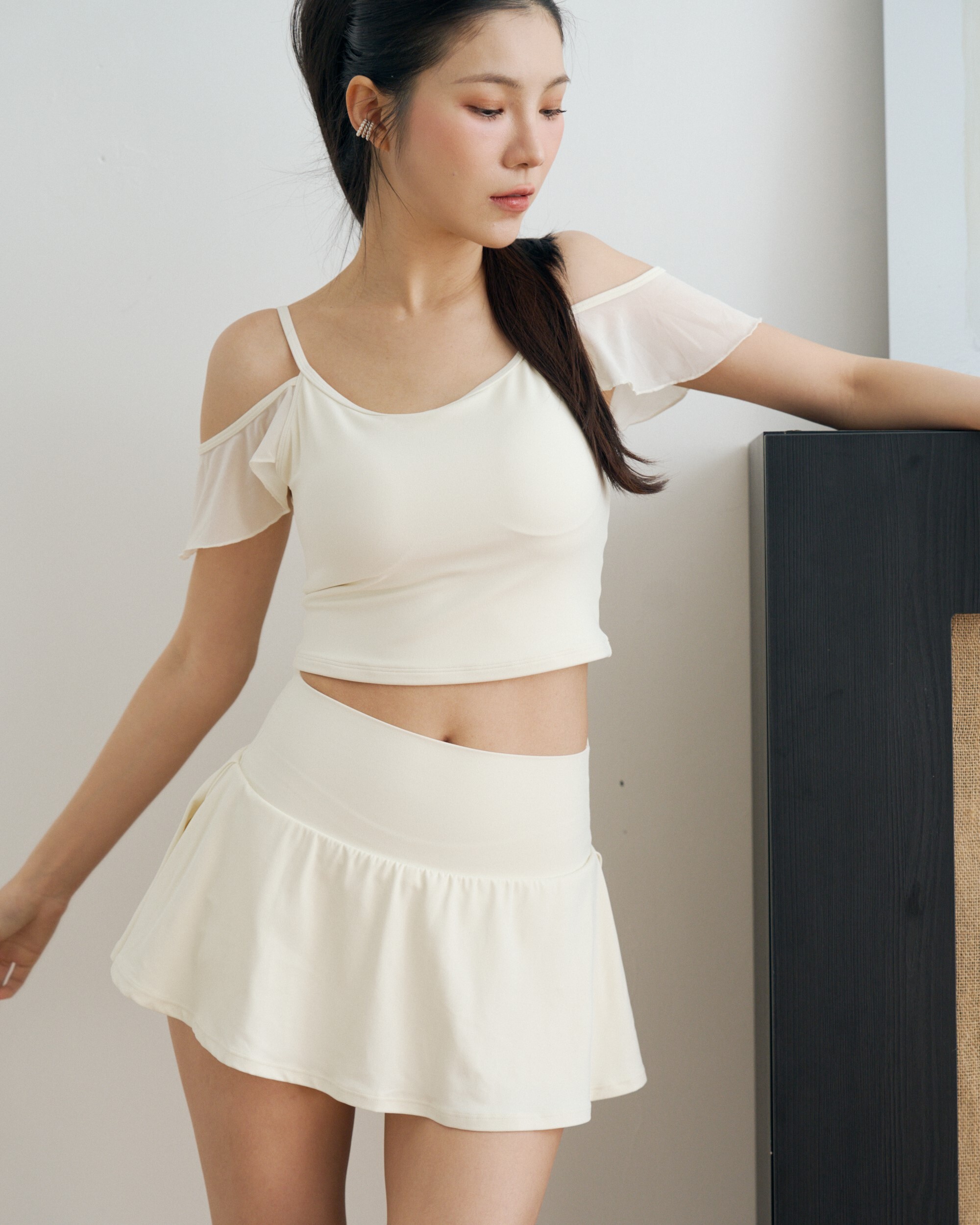 Ballet側開衩A字裙襬口袋短褲-奶白