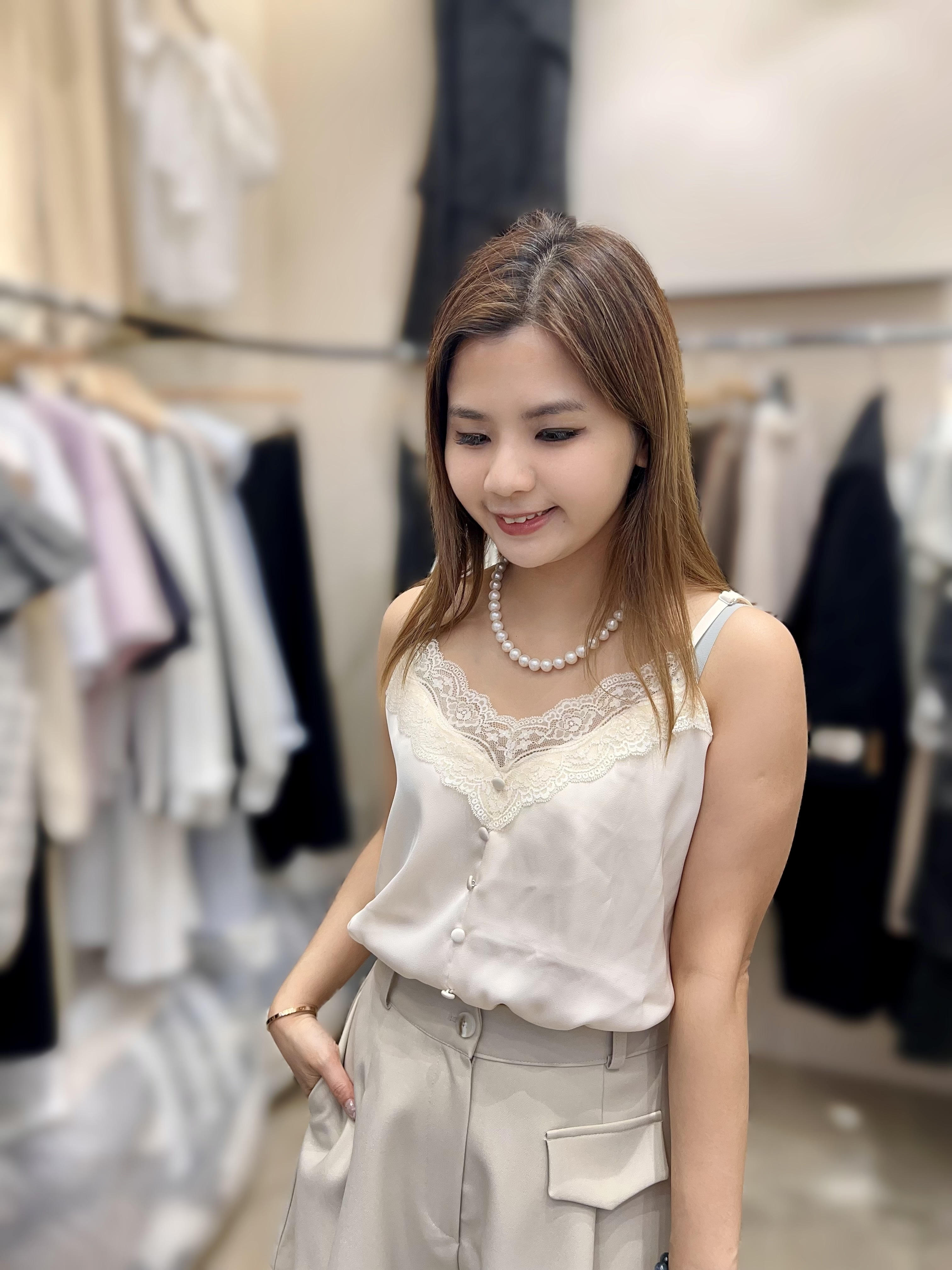 AG11  高質吊帶lace 胸36-41 長19 $379 (一口價)