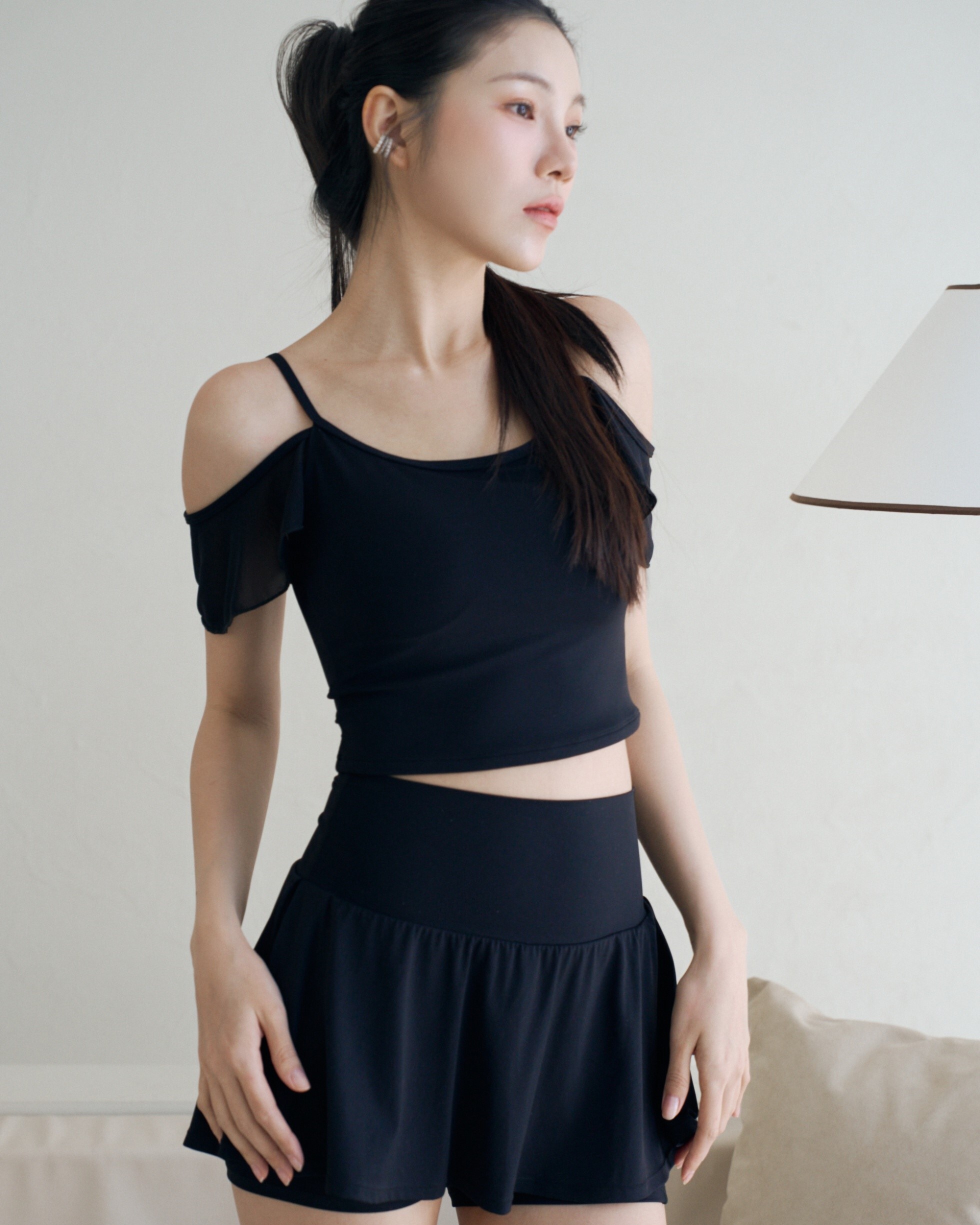 Muse交叉美背雪紡袖機能上衣-黑