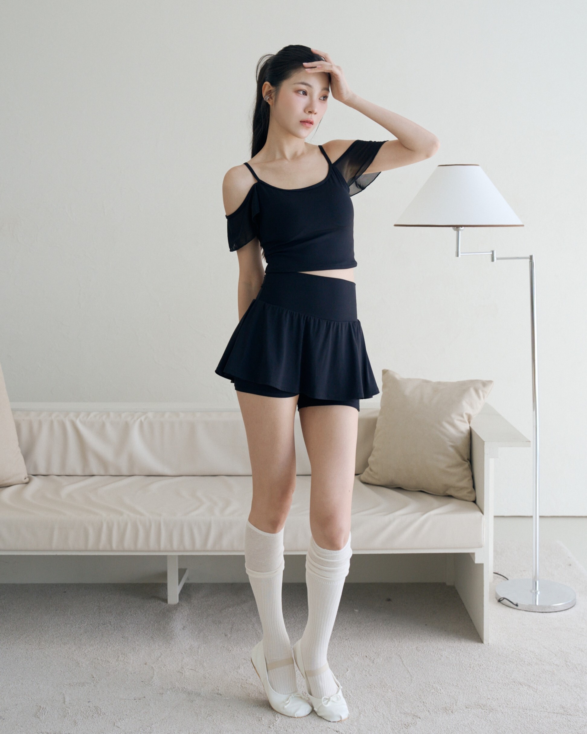 Ballet側開衩A字裙襬口袋短褲-黑