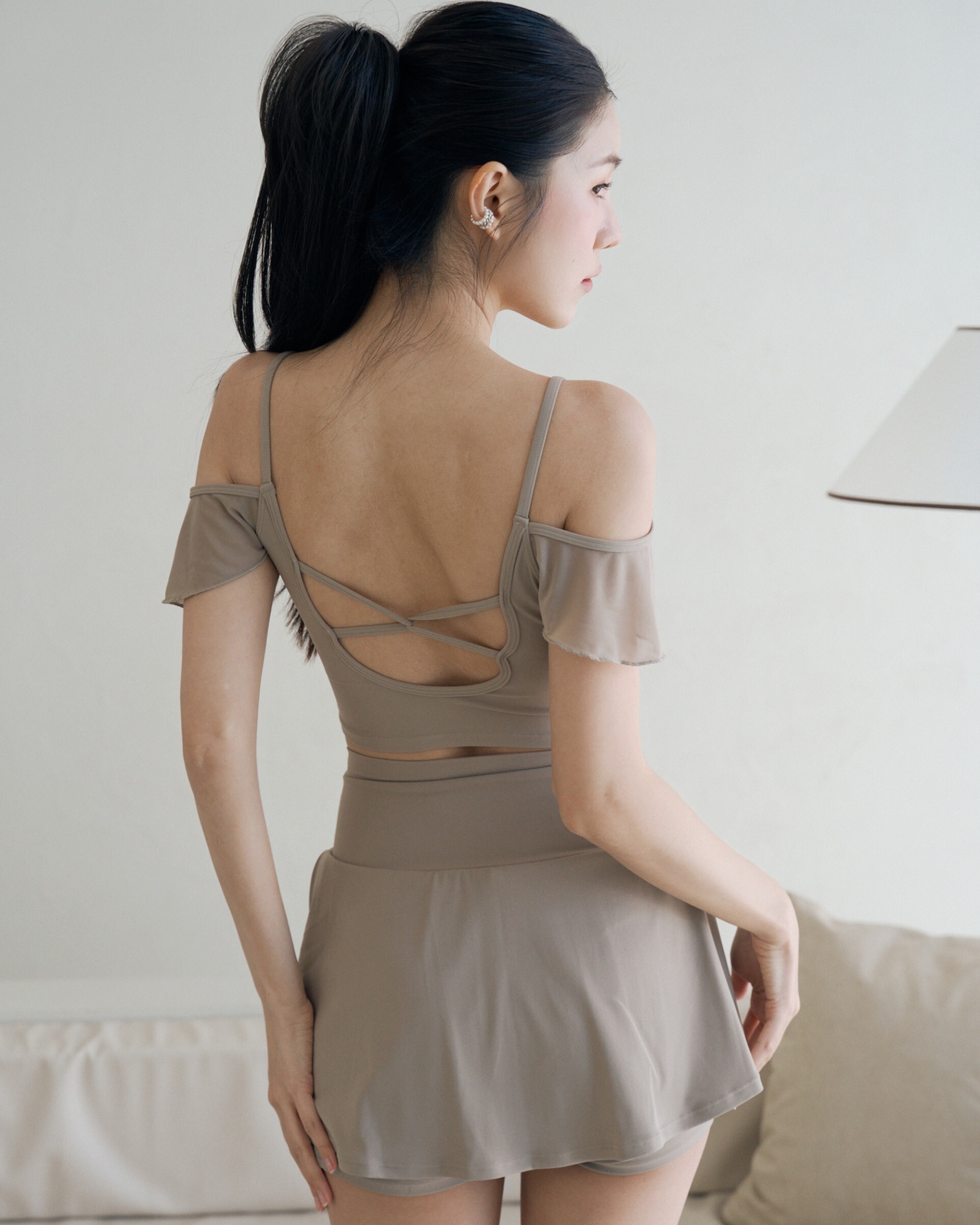 Muse交叉美背雪紡袖機能上衣-杏