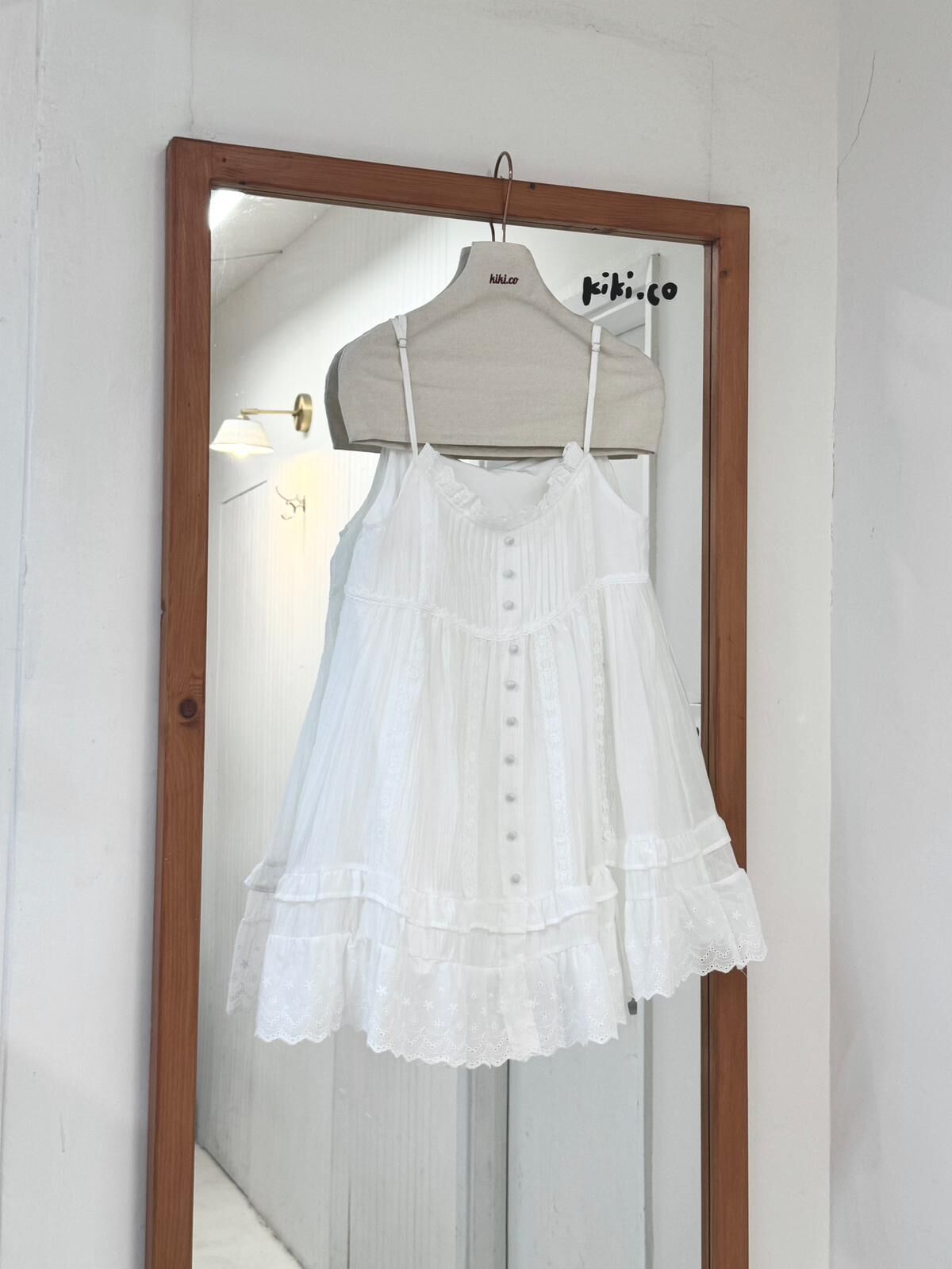 假開胸平領通花口吊帶背心