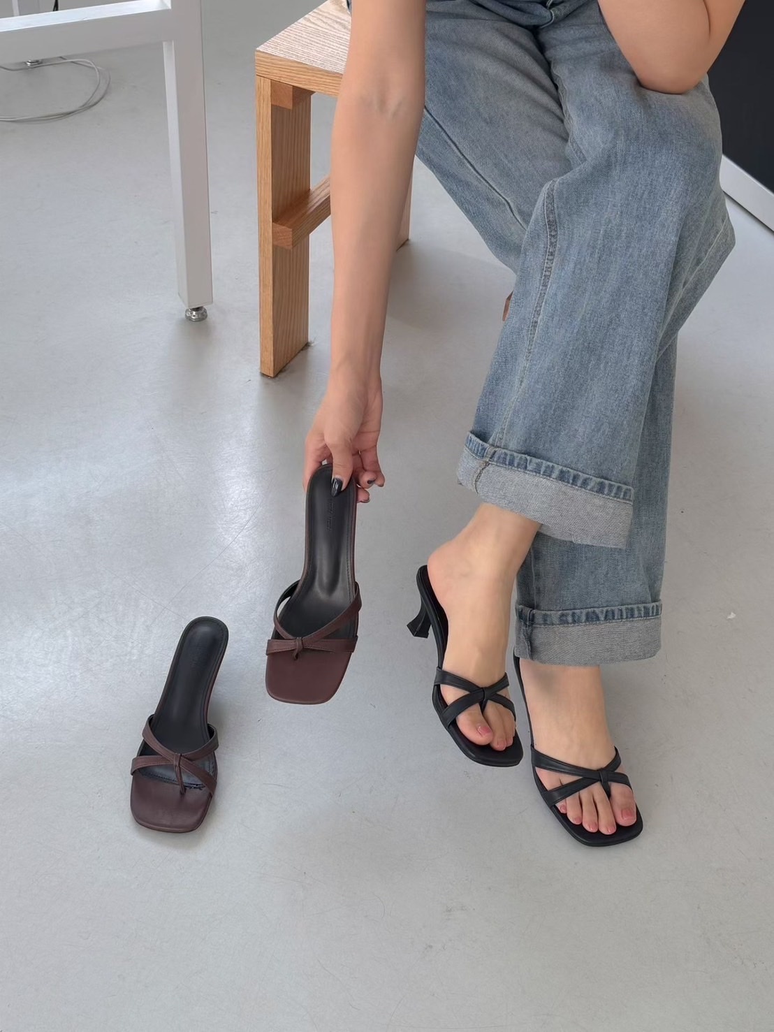 韓國連線 霧感皮革交叉設計夾腳跟鞋