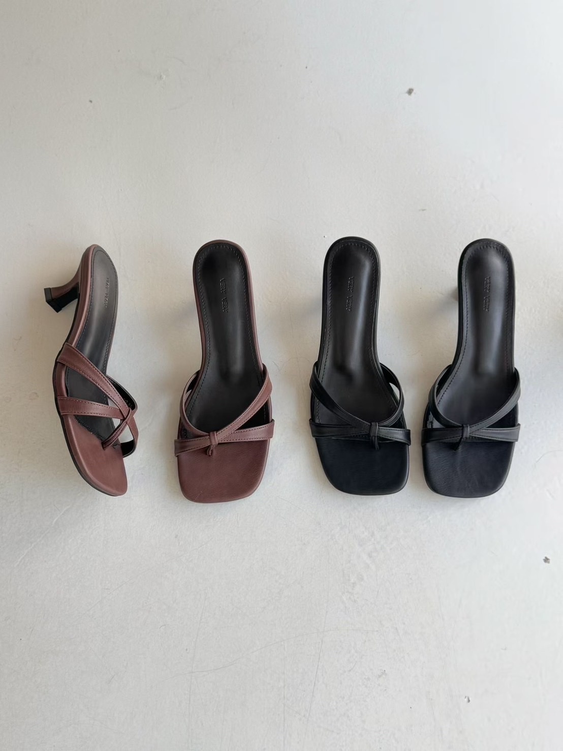 韓國連線 霧感皮革交叉設計夾腳跟鞋