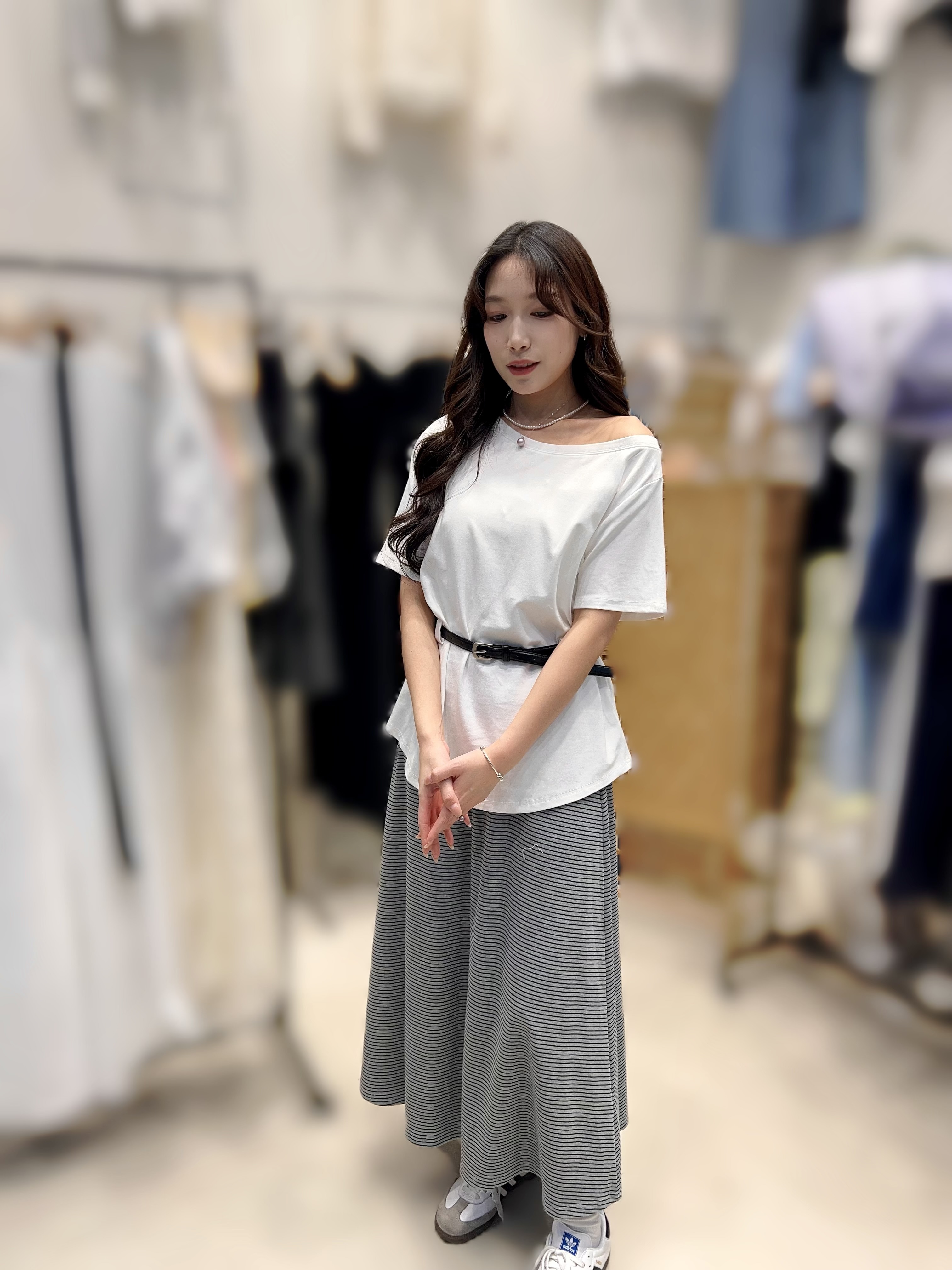 HP15 (1 SET) 上衣:胸45 長25 / 下身: 裙 腰26-45 HIP50長35.5 $499 (一口價)