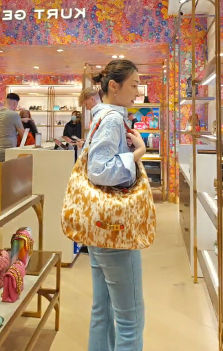 英國代購 (獨立訂單)-KG KURT GEIGER KINGSLEY LG SOFT HOBO-BROWNOTH（馬尾毛）