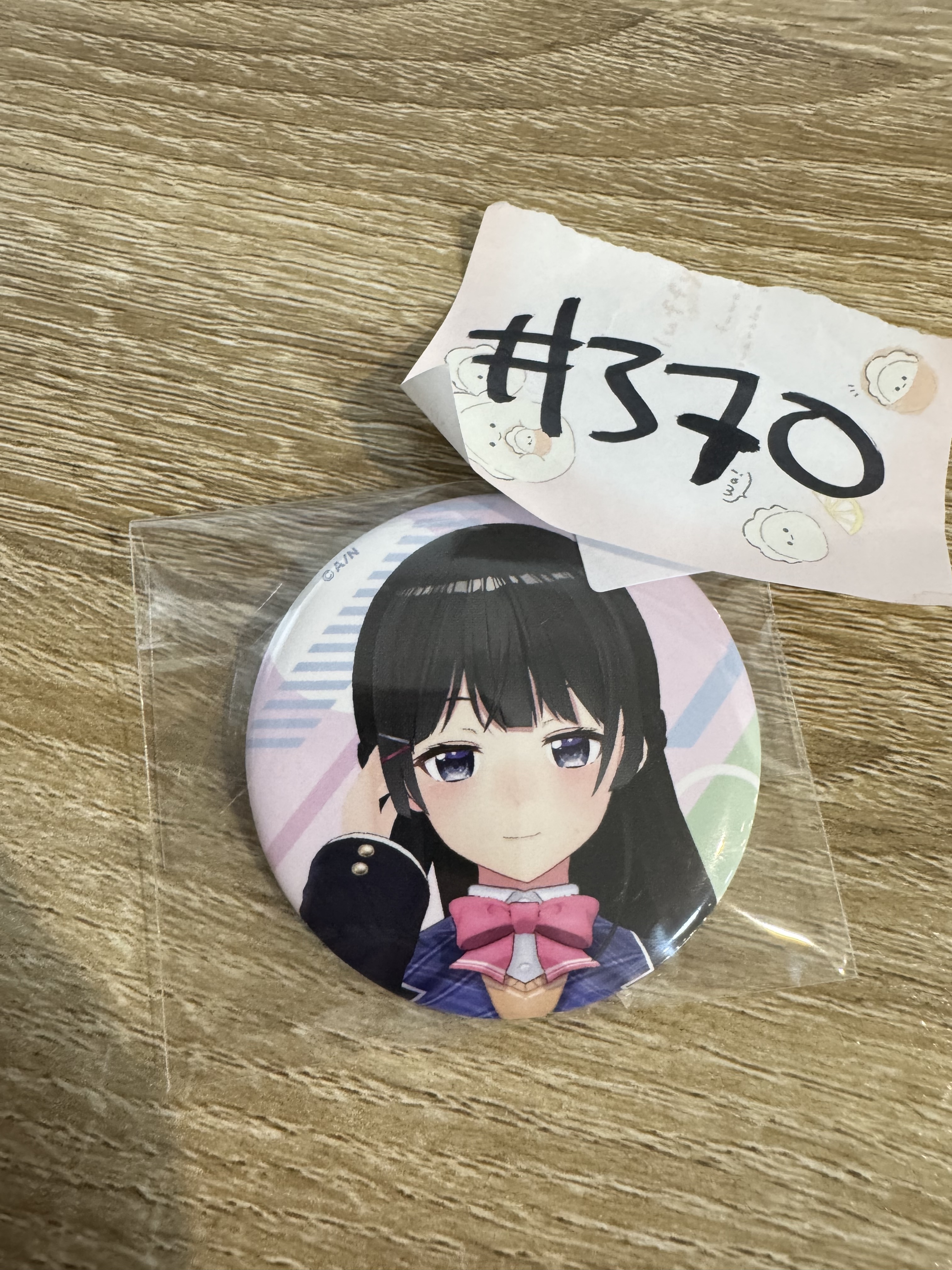 彩虹社 美兔 襟章 #370