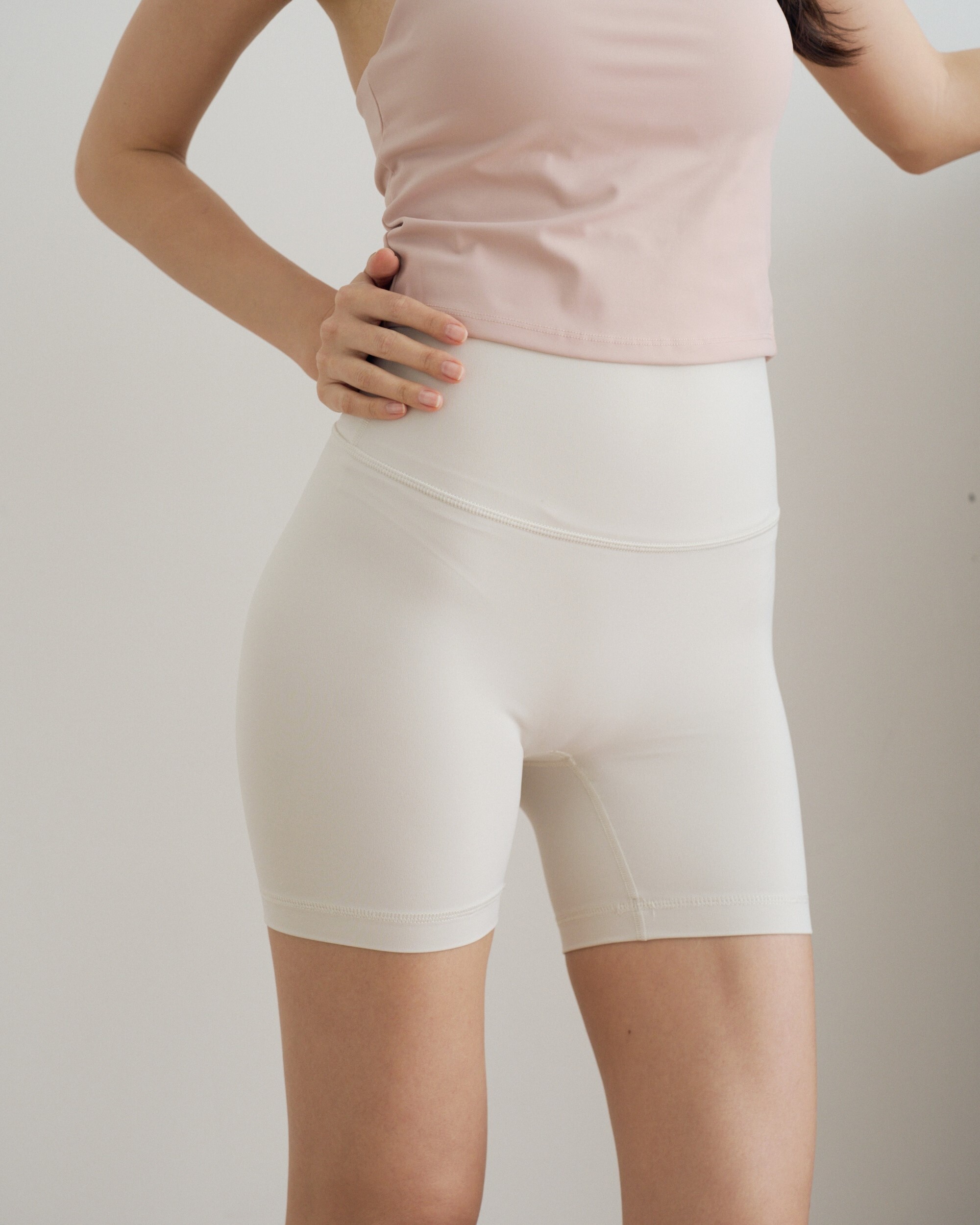 Bare【零感四分】裸感瑜珈短褲-杏白