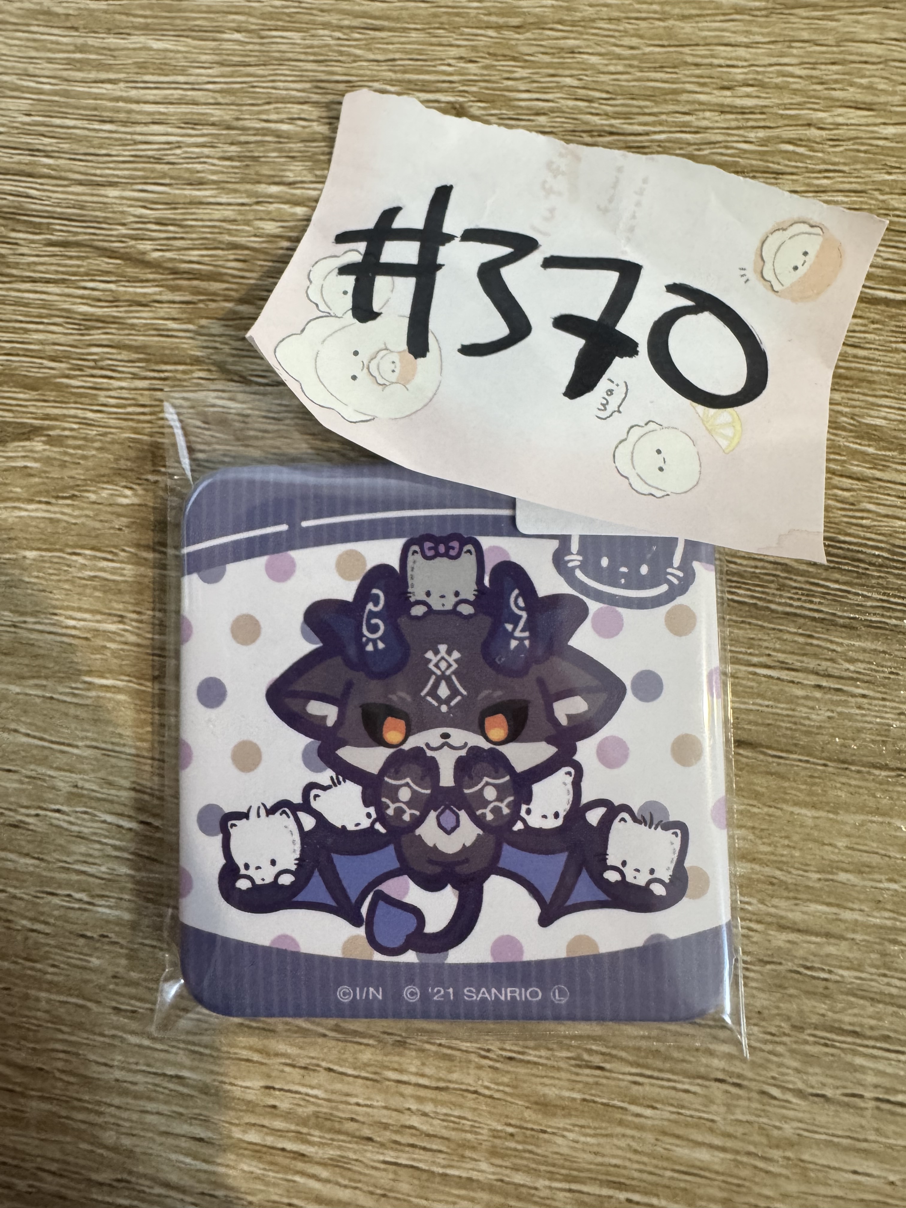 彩虹社 DEBIRU 襟章#370