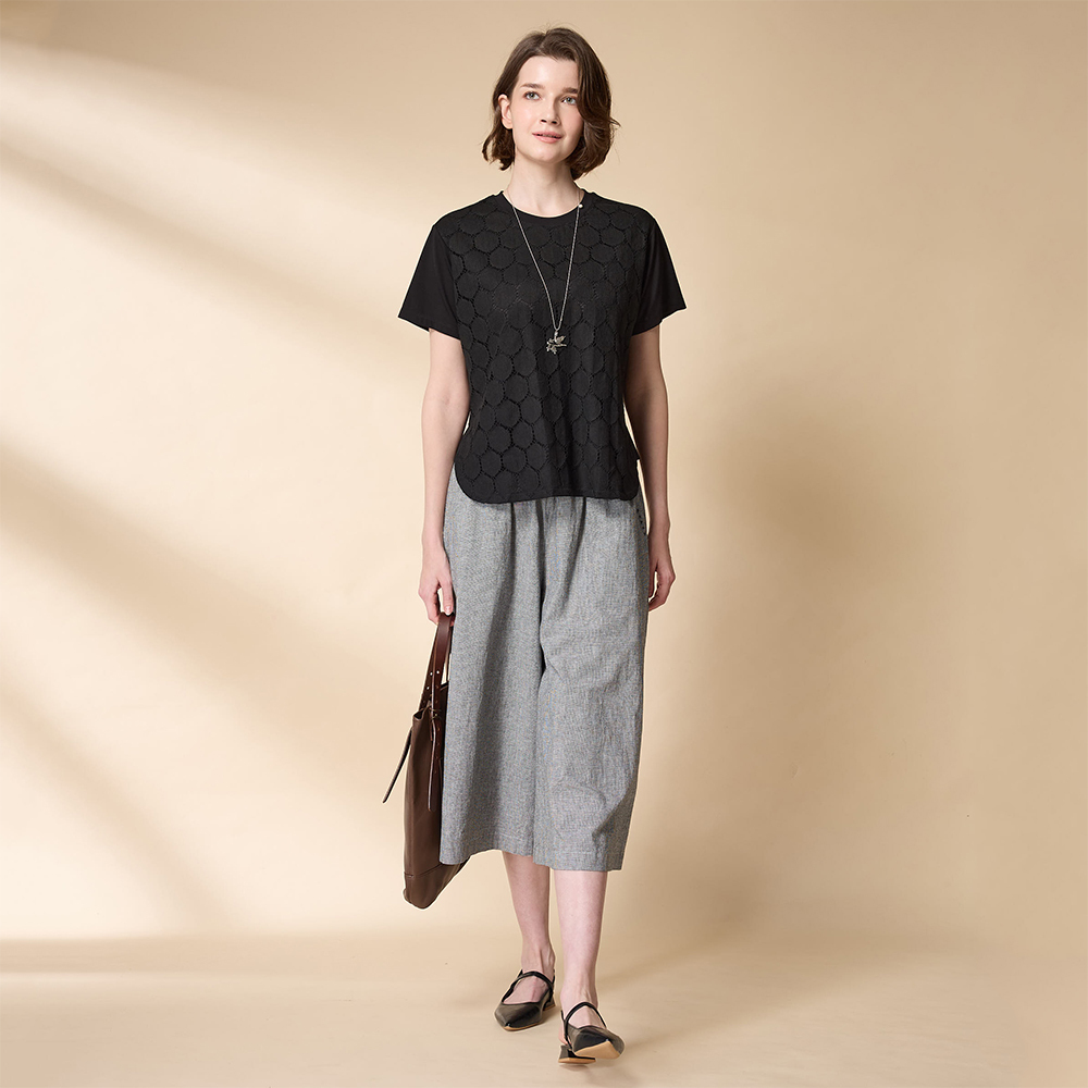 PIPPY 簡約優雅剪接蕾絲圓領短袖上衣 黑