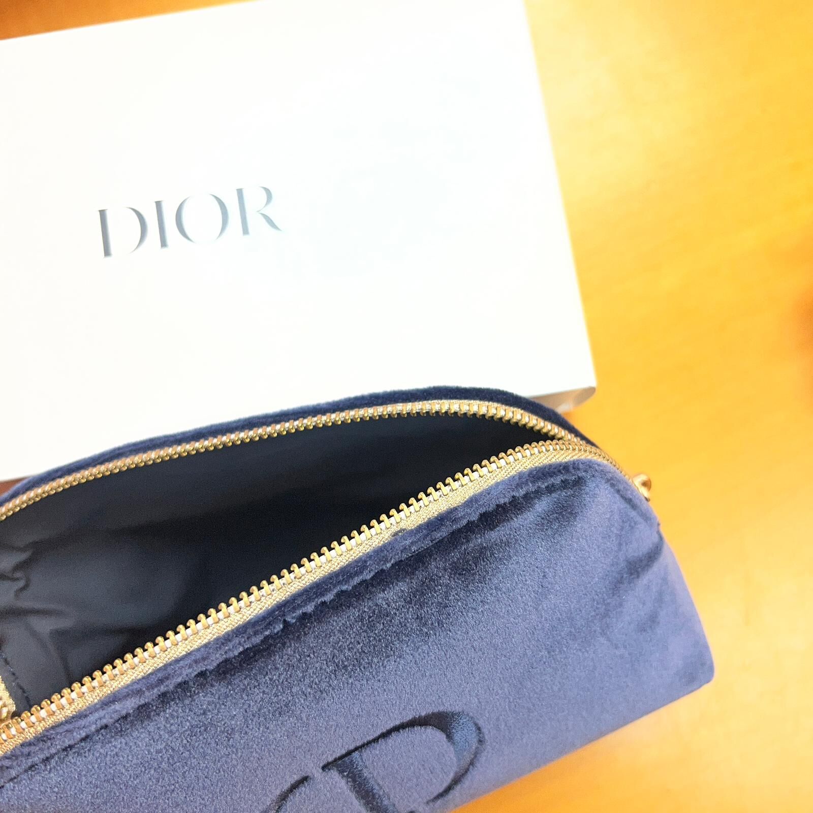 【OMZ x 好用包包 0331】[ZU06] Dior 絲絨化妝包