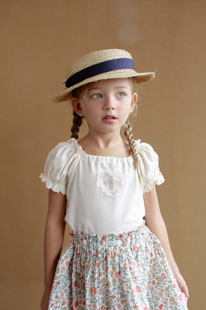 正韓夏momoann 兩色法式蕾絲愛心上衣