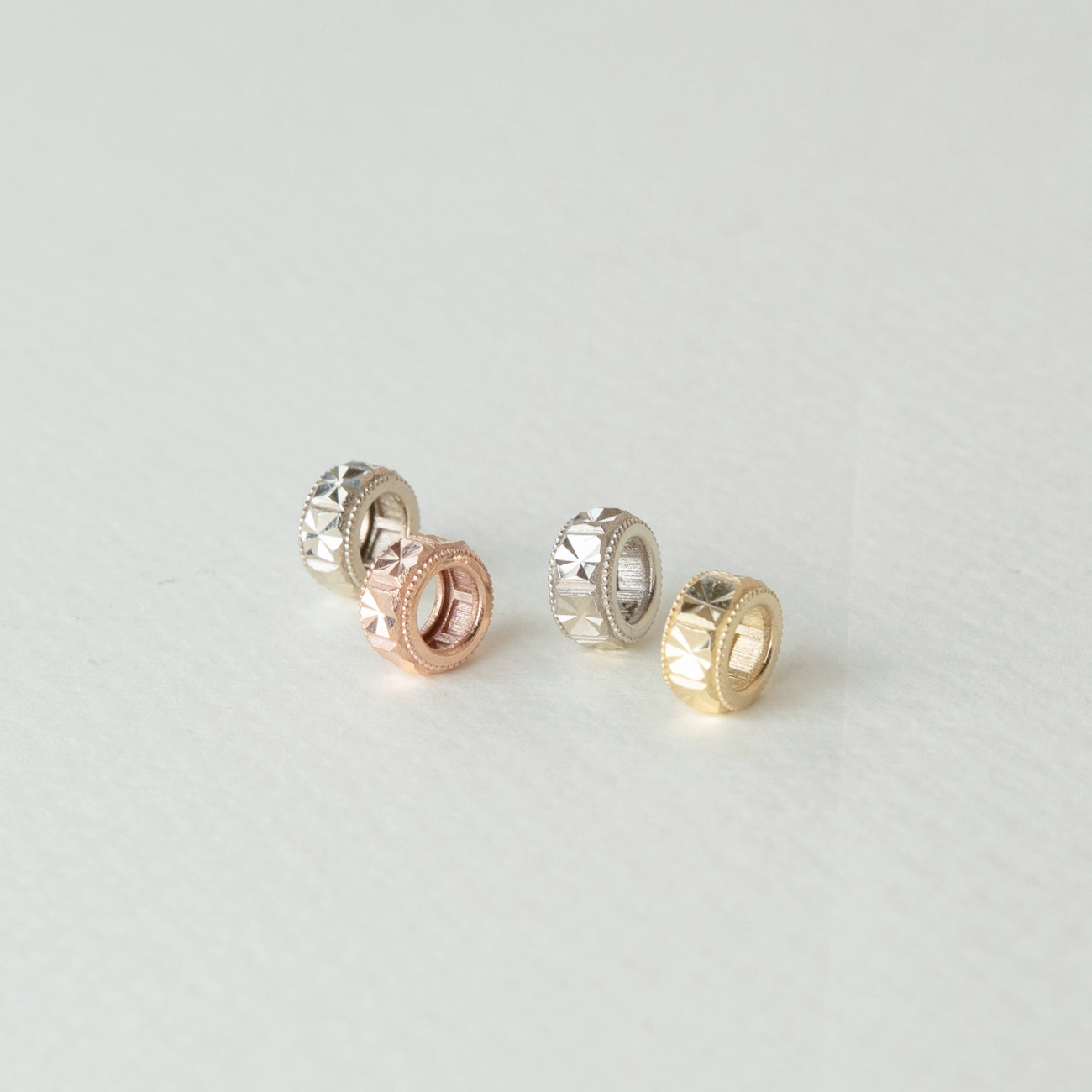 10K滾邊閃閃小圈墜