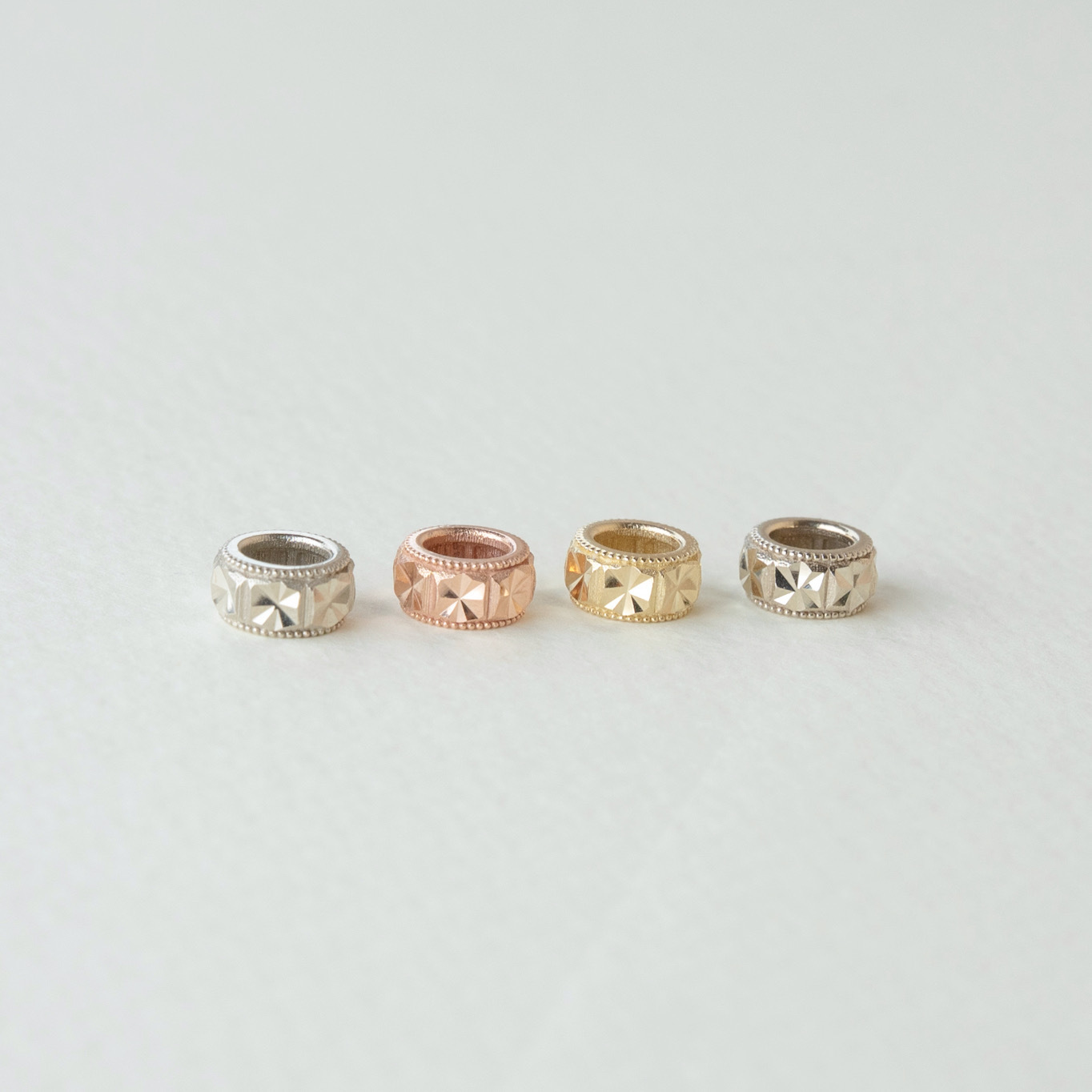 10K滾邊閃閃小圈墜